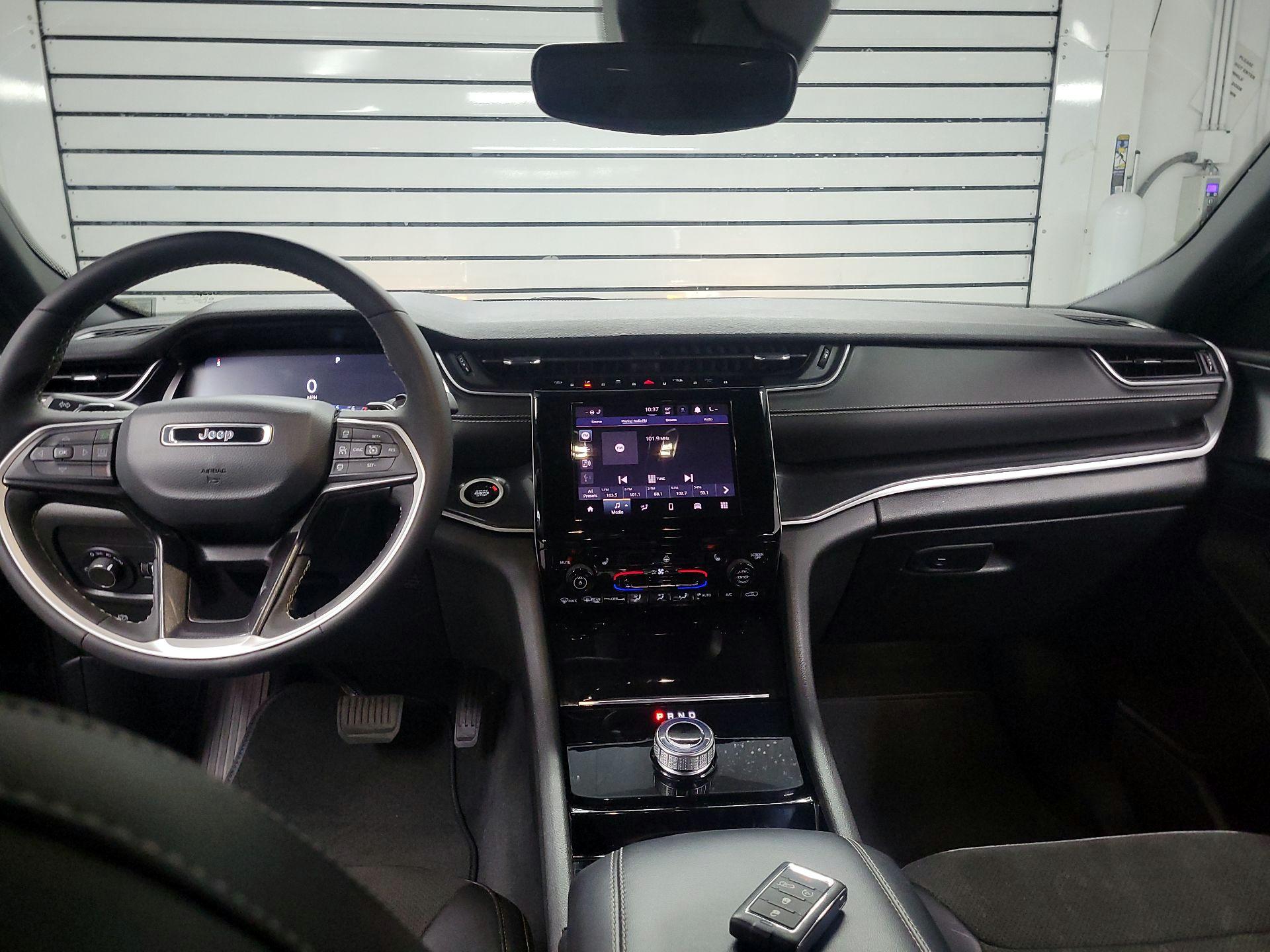 Thumbnail: 2023 Jeep Grand Cherokee L - 9