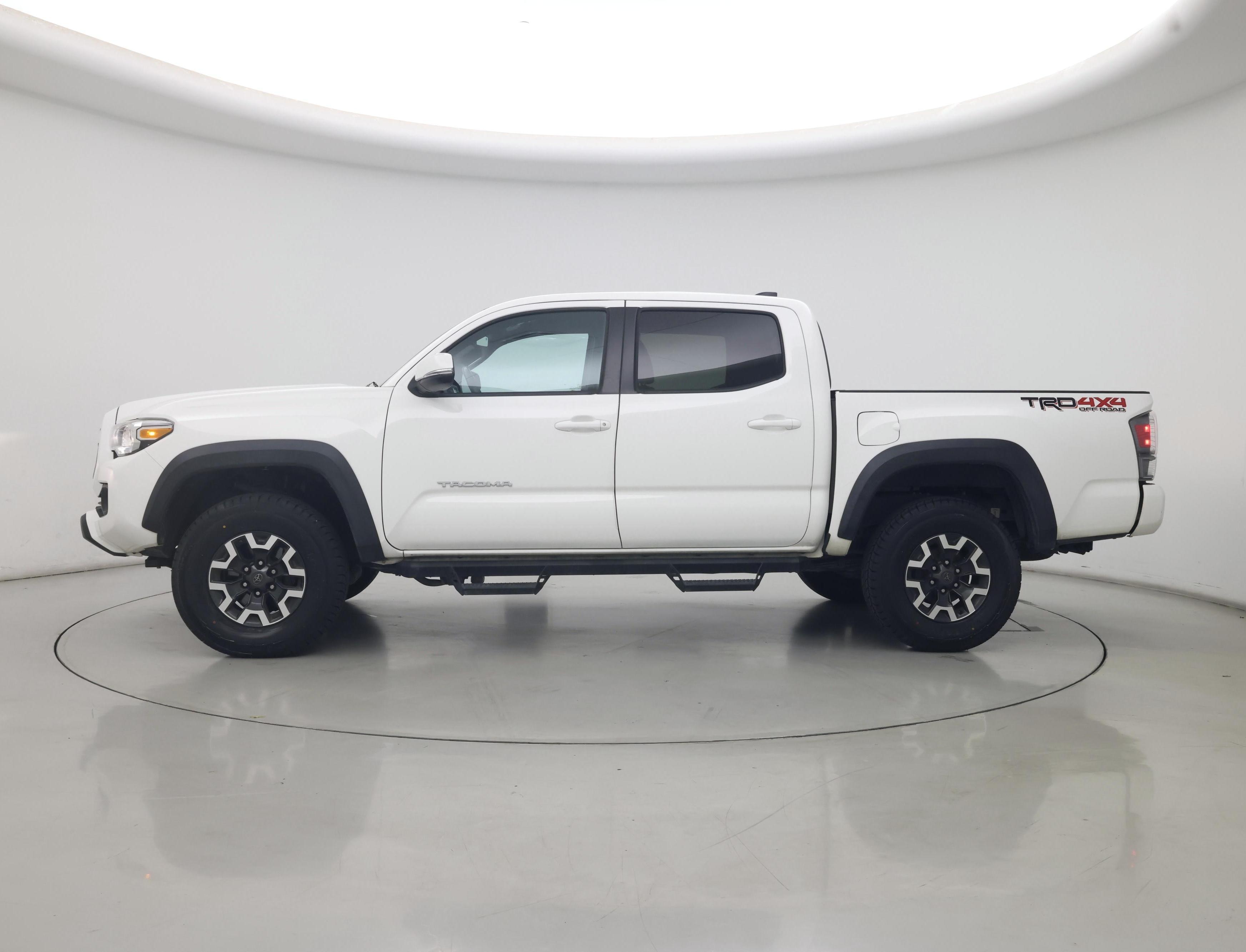 Thumbnail: 2021 Toyota Tacoma - 3