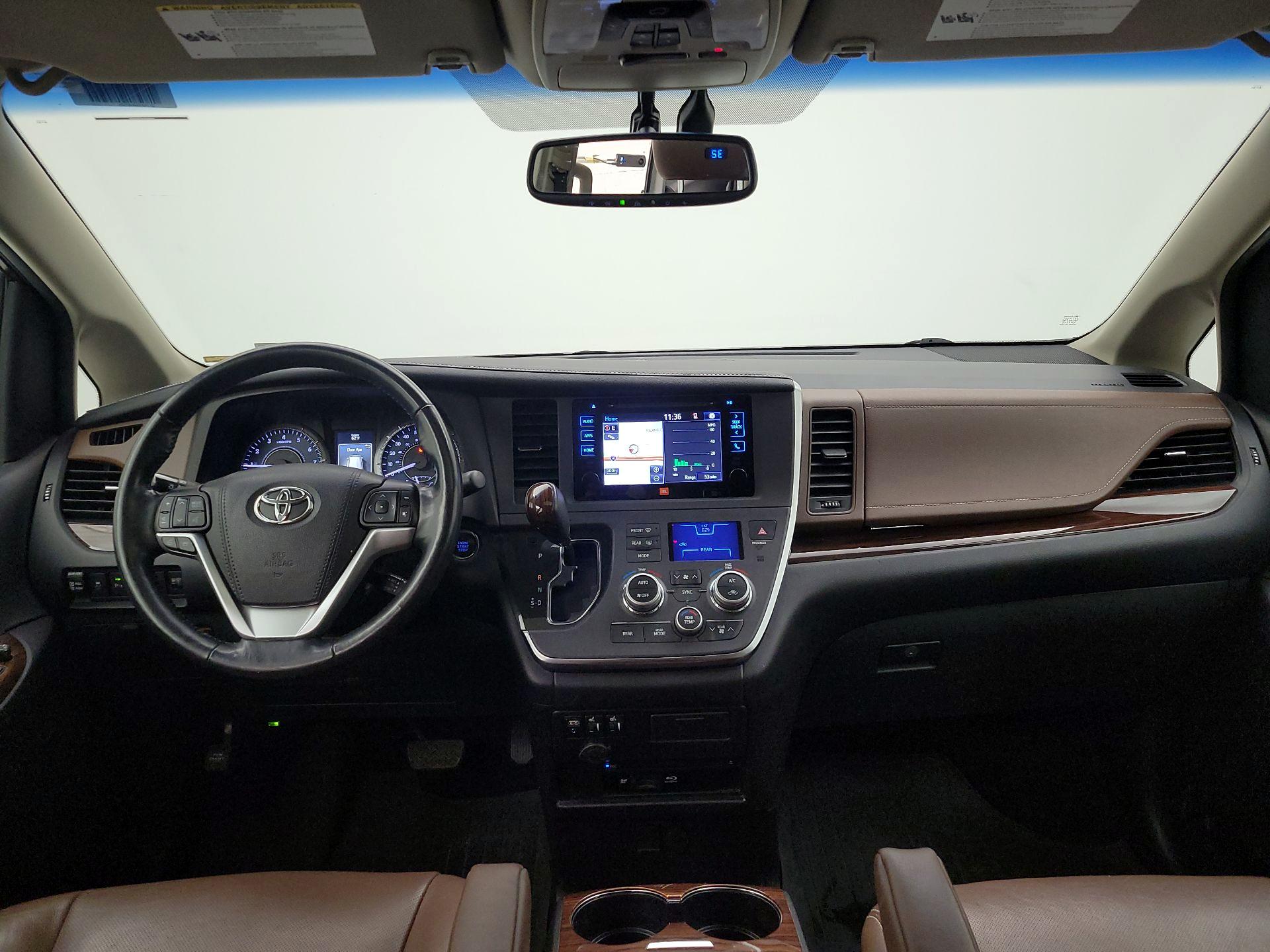 Thumbnail: 2017 Toyota Sienna - 9