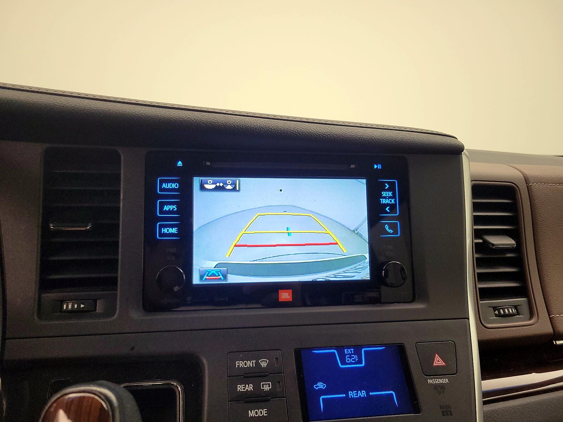 Thumbnail: 2017 Toyota Sienna - 14