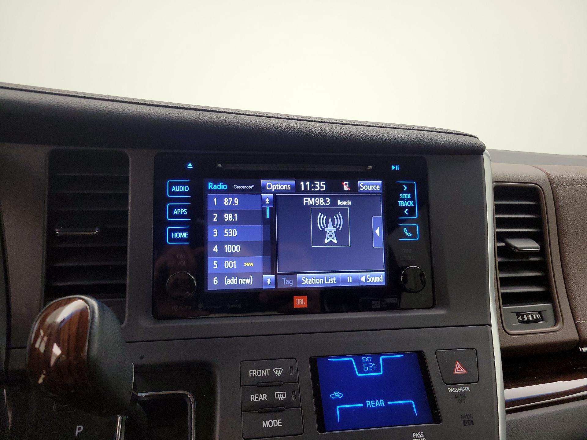 Thumbnail: 2017 Toyota Sienna - 15