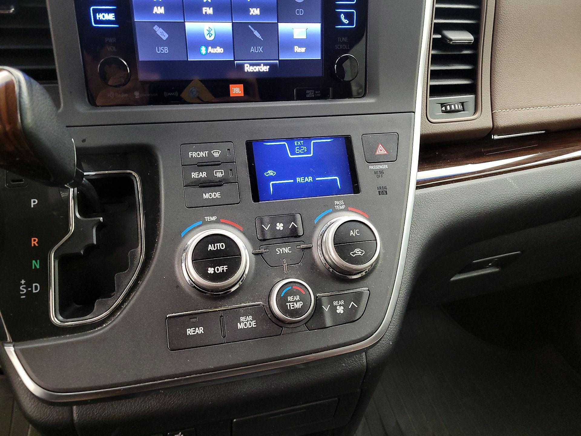 Thumbnail: 2017 Toyota Sienna - 16