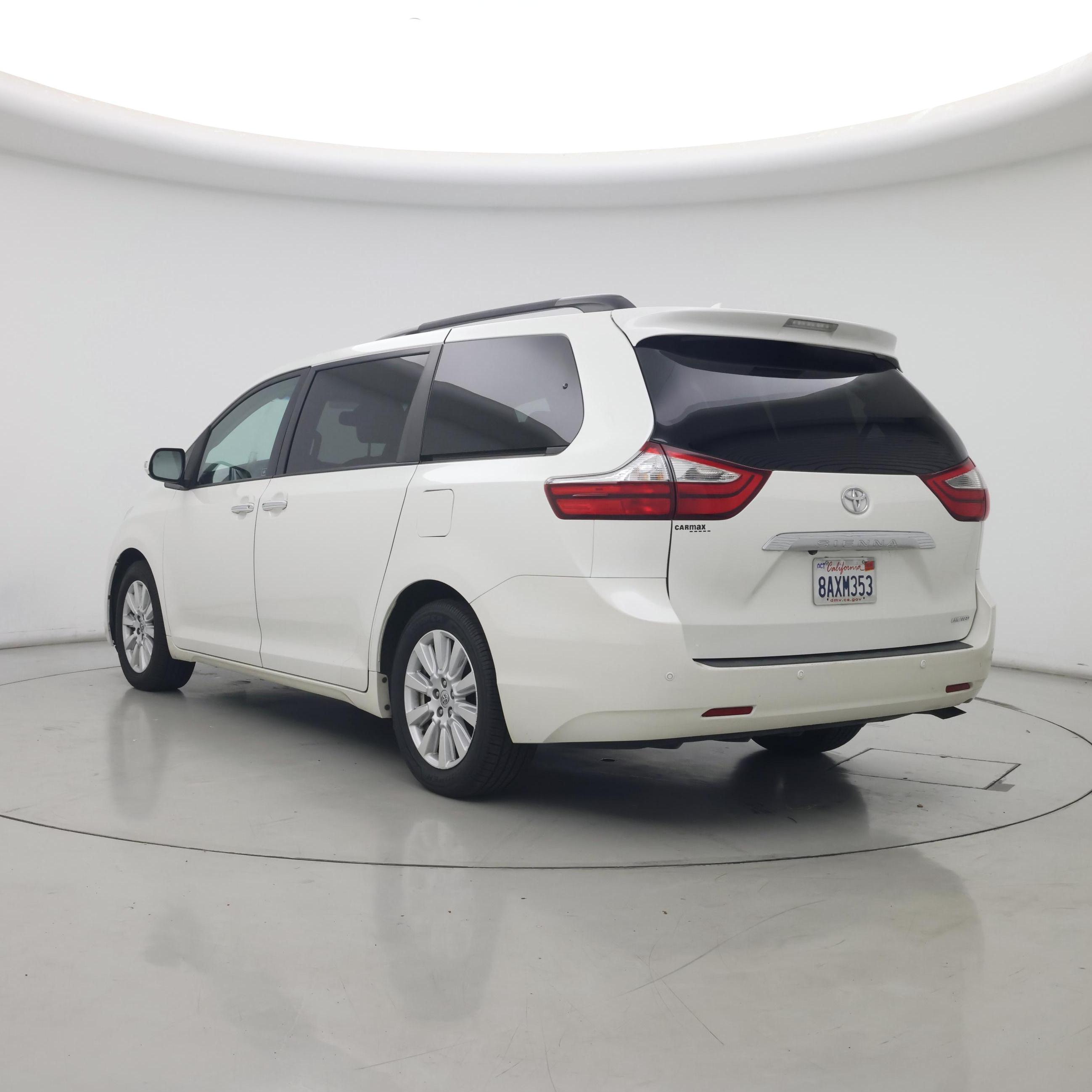 Thumbnail: 2017 Toyota Sienna - 2