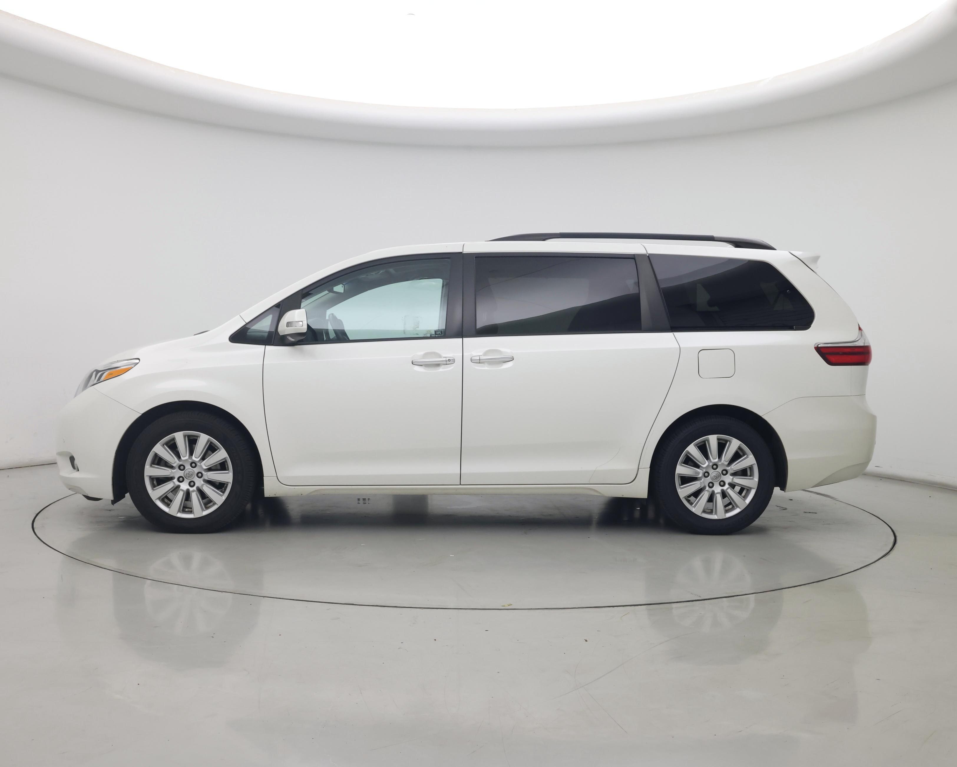 Thumbnail: 2017 Toyota Sienna - 3