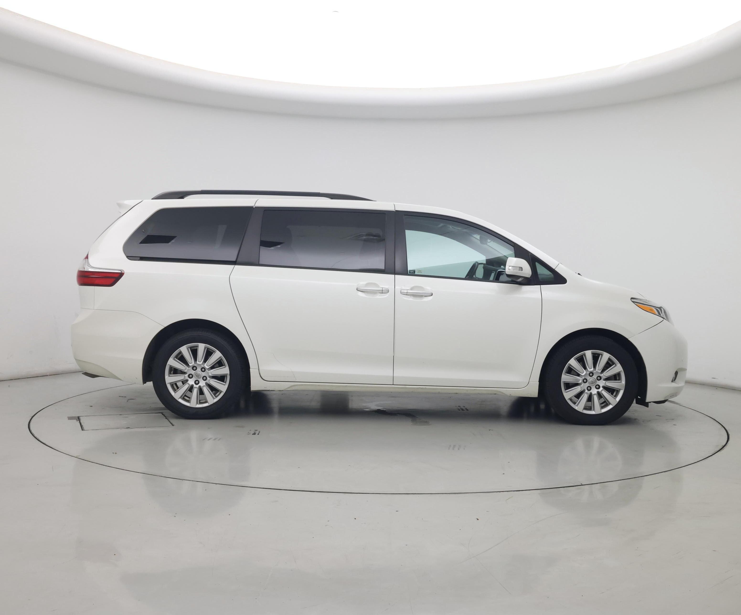 Thumbnail: 2017 Toyota Sienna - 7