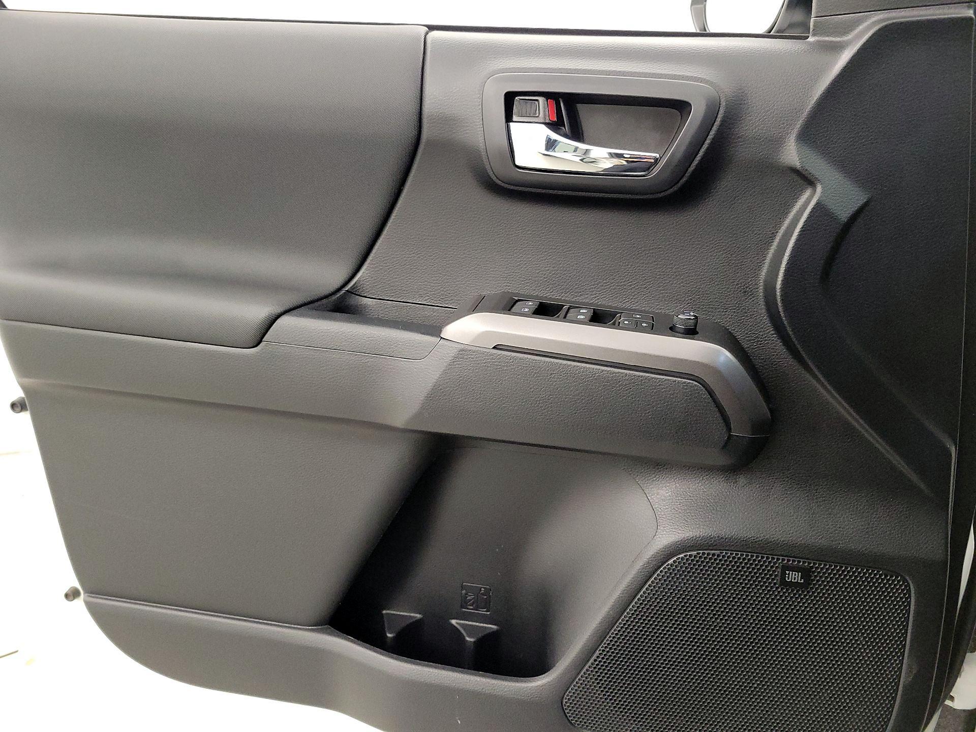 Thumbnail: 2019 Toyota Tacoma - 12