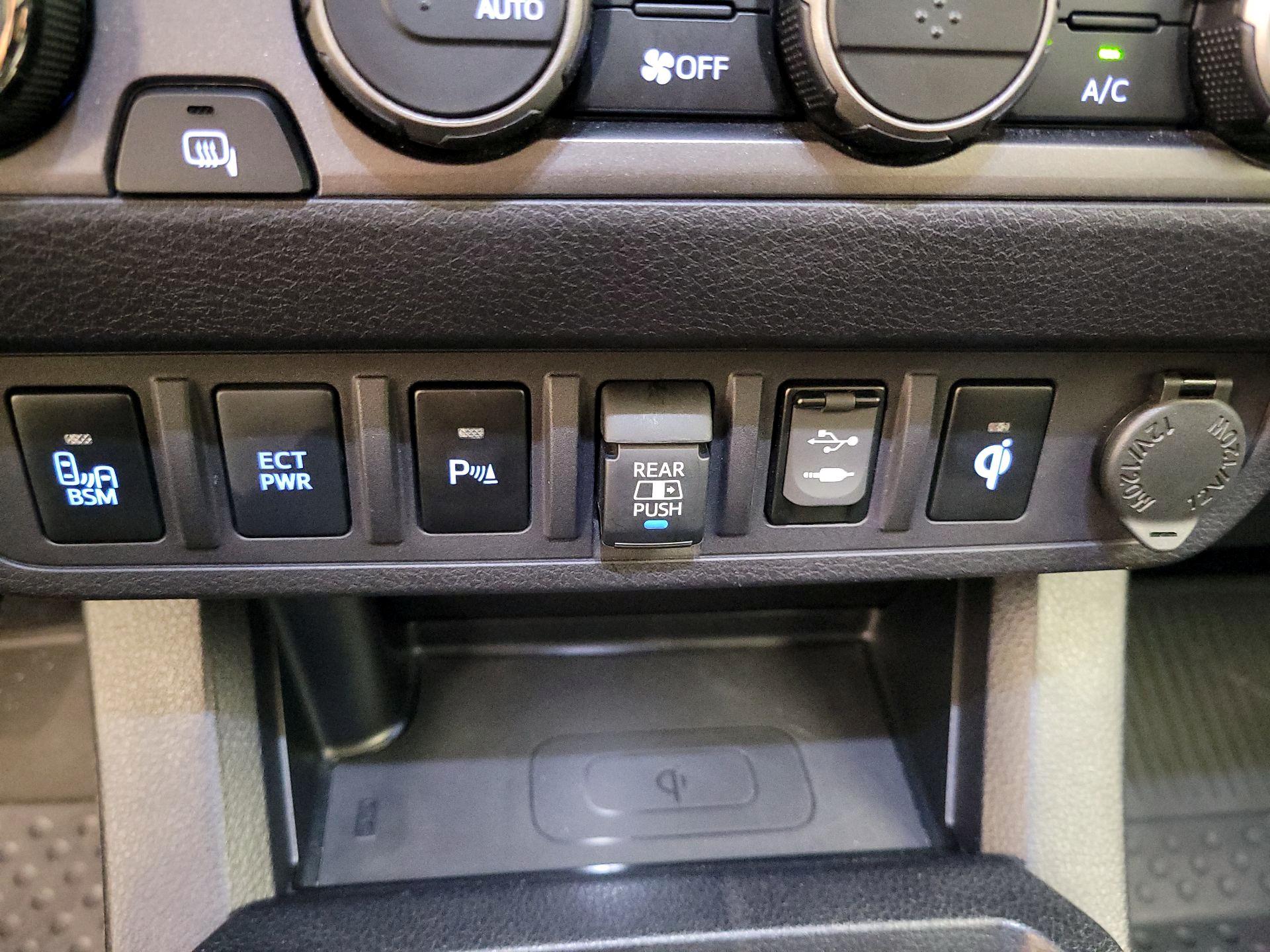 Thumbnail: 2019 Toyota Tacoma - 18