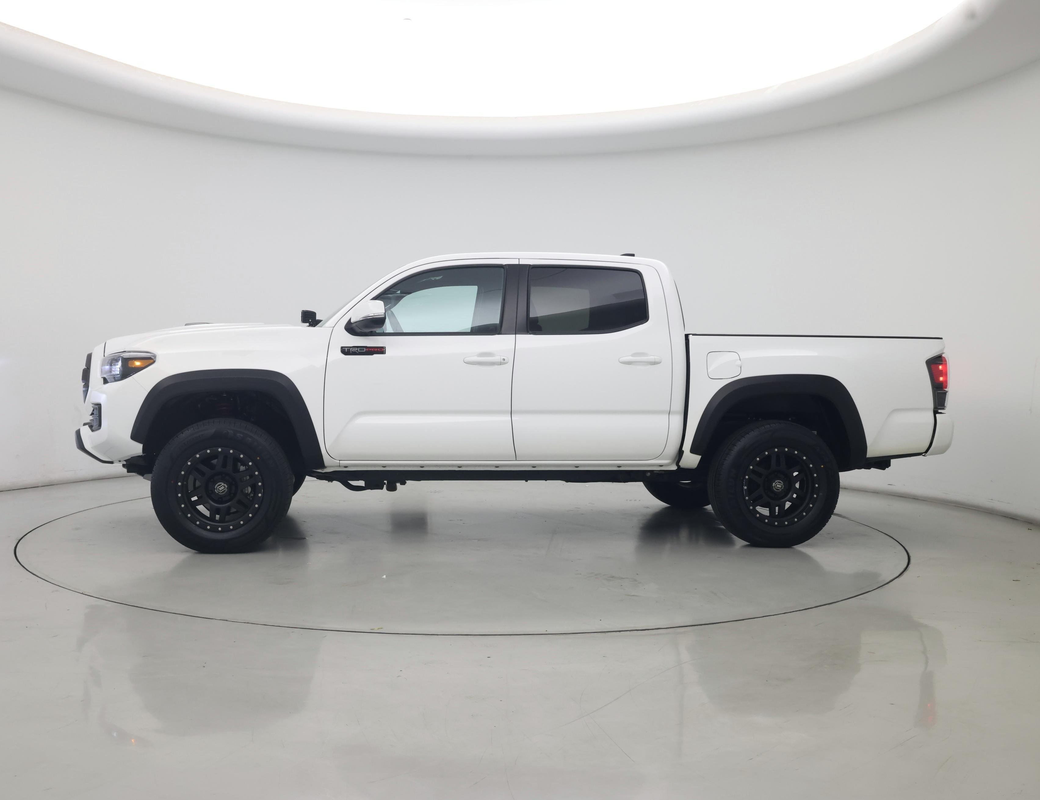 Thumbnail: 2019 Toyota Tacoma - 3