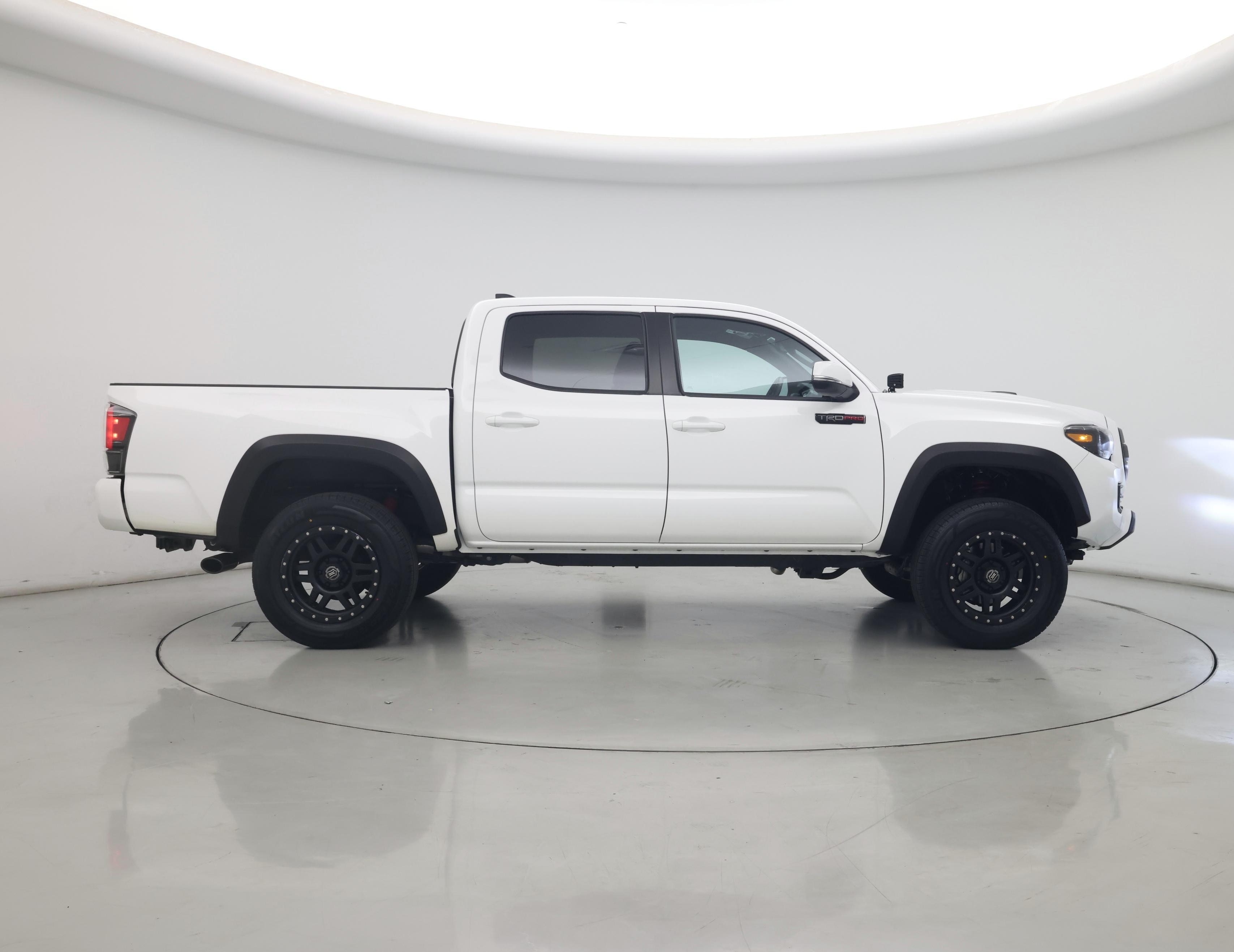 Thumbnail: 2019 Toyota Tacoma - 7