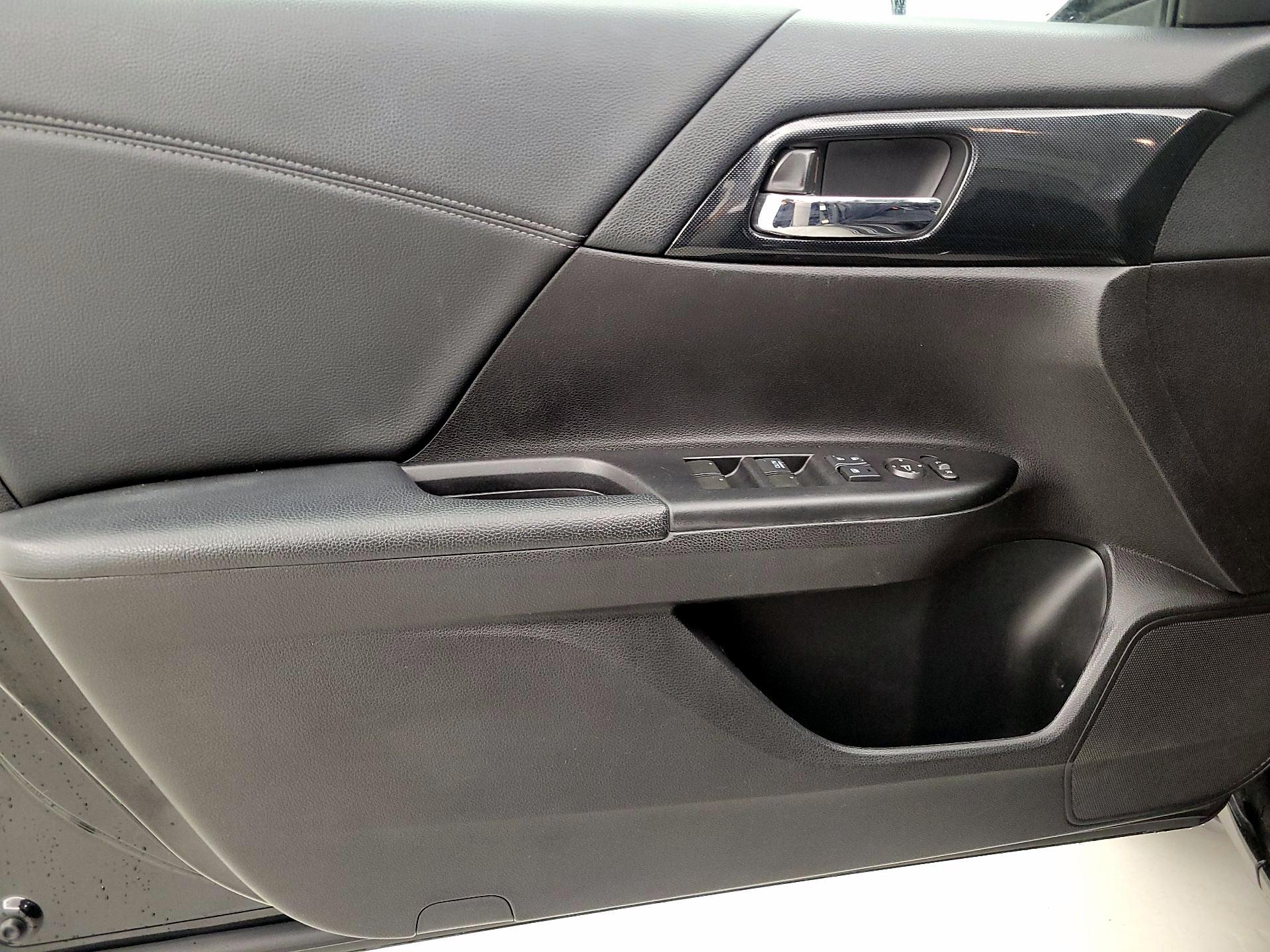 Thumbnail: 2015 Honda Accord - 12