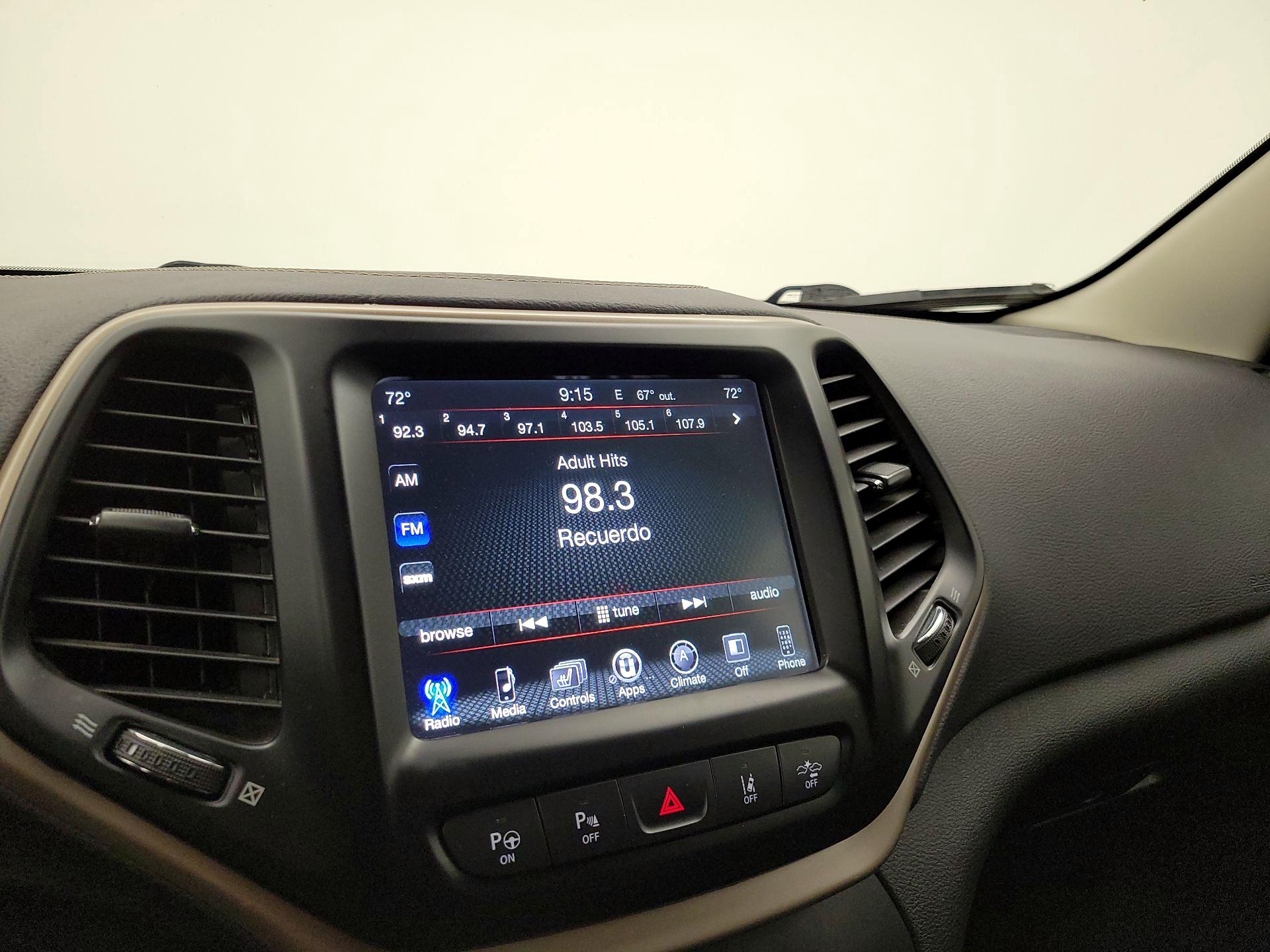 Thumbnail: 2018 Jeep Cherokee - 15