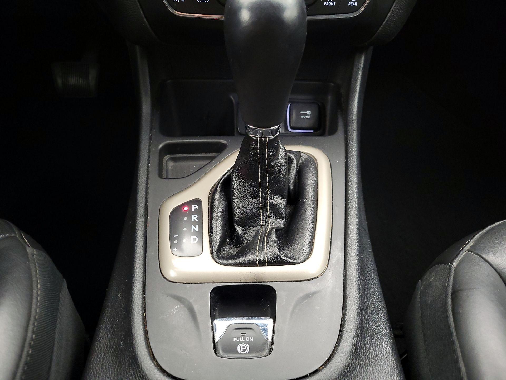 Thumbnail: 2018 Jeep Cherokee - 17