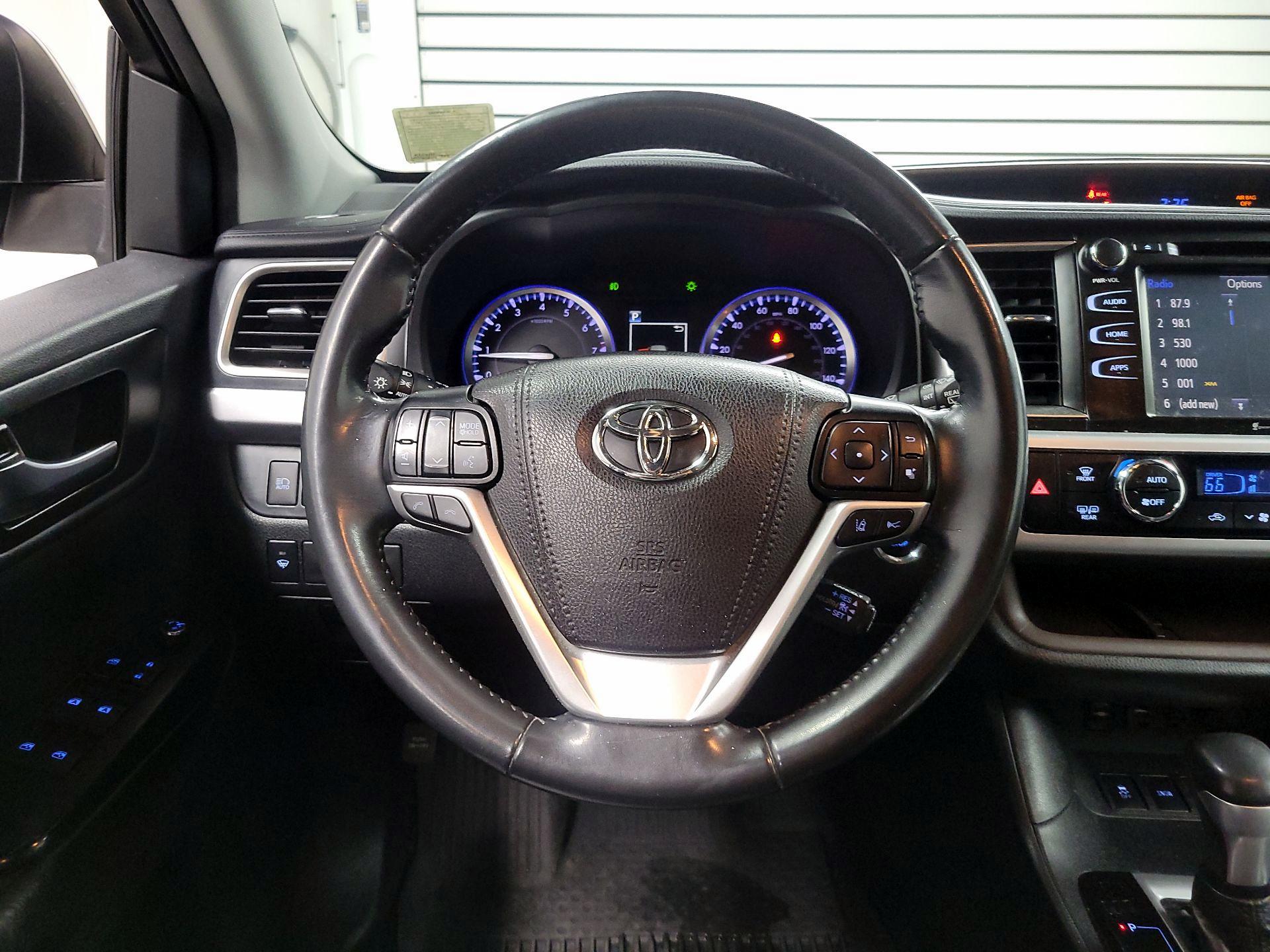 Thumbnail: 2019 Toyota Highlander - 10