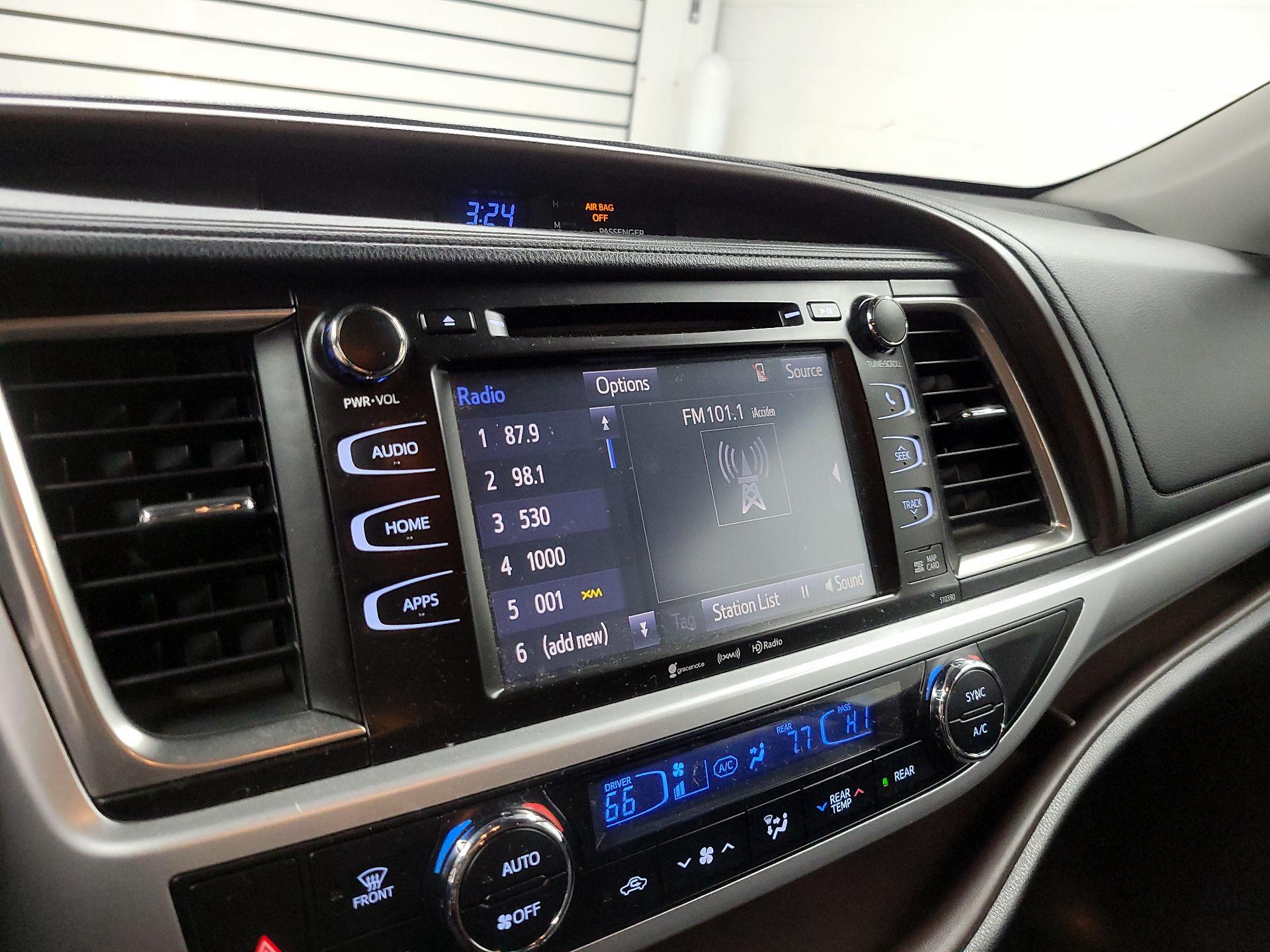 Thumbnail: 2019 Toyota Highlander - 14