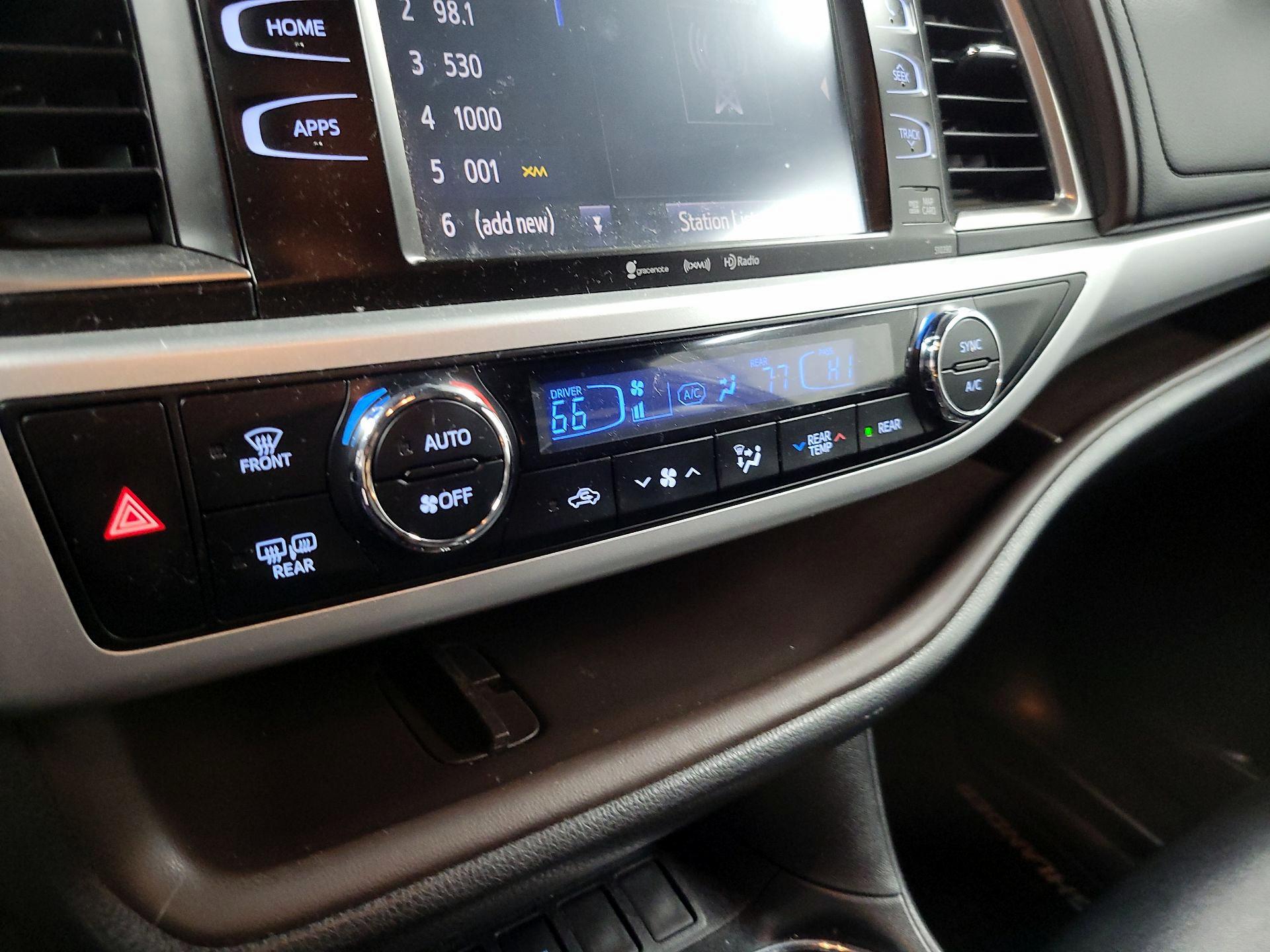 Thumbnail: 2019 Toyota Highlander - 15