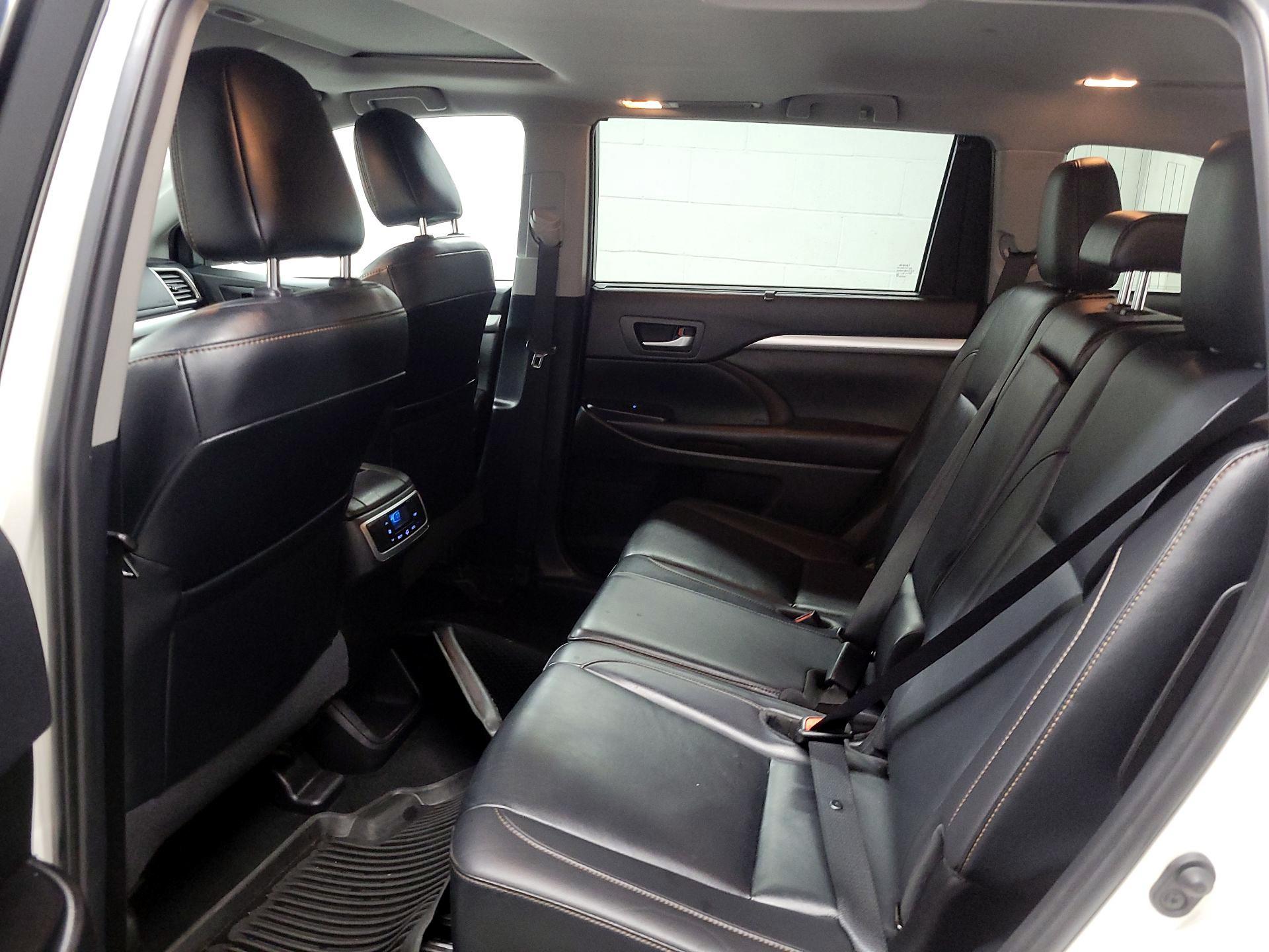 Thumbnail: 2019 Toyota Highlander - 17