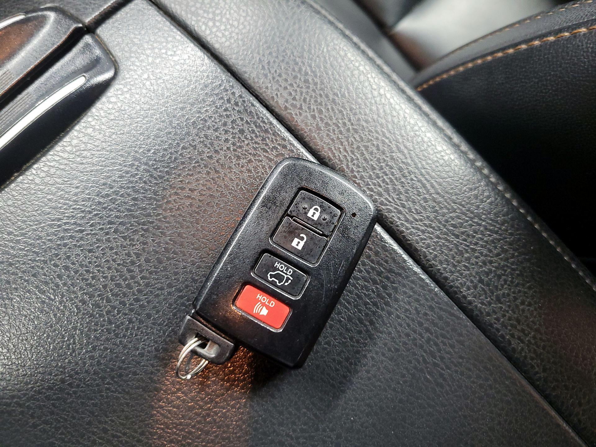 Thumbnail: 2019 Toyota Highlander - 20