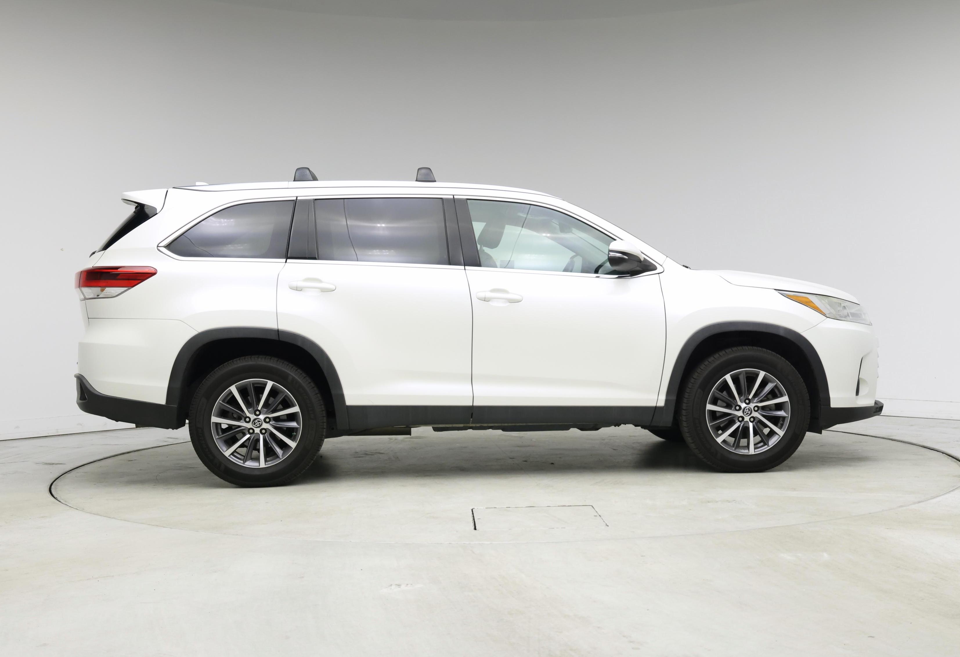 Thumbnail: 2019 Toyota Highlander - 7