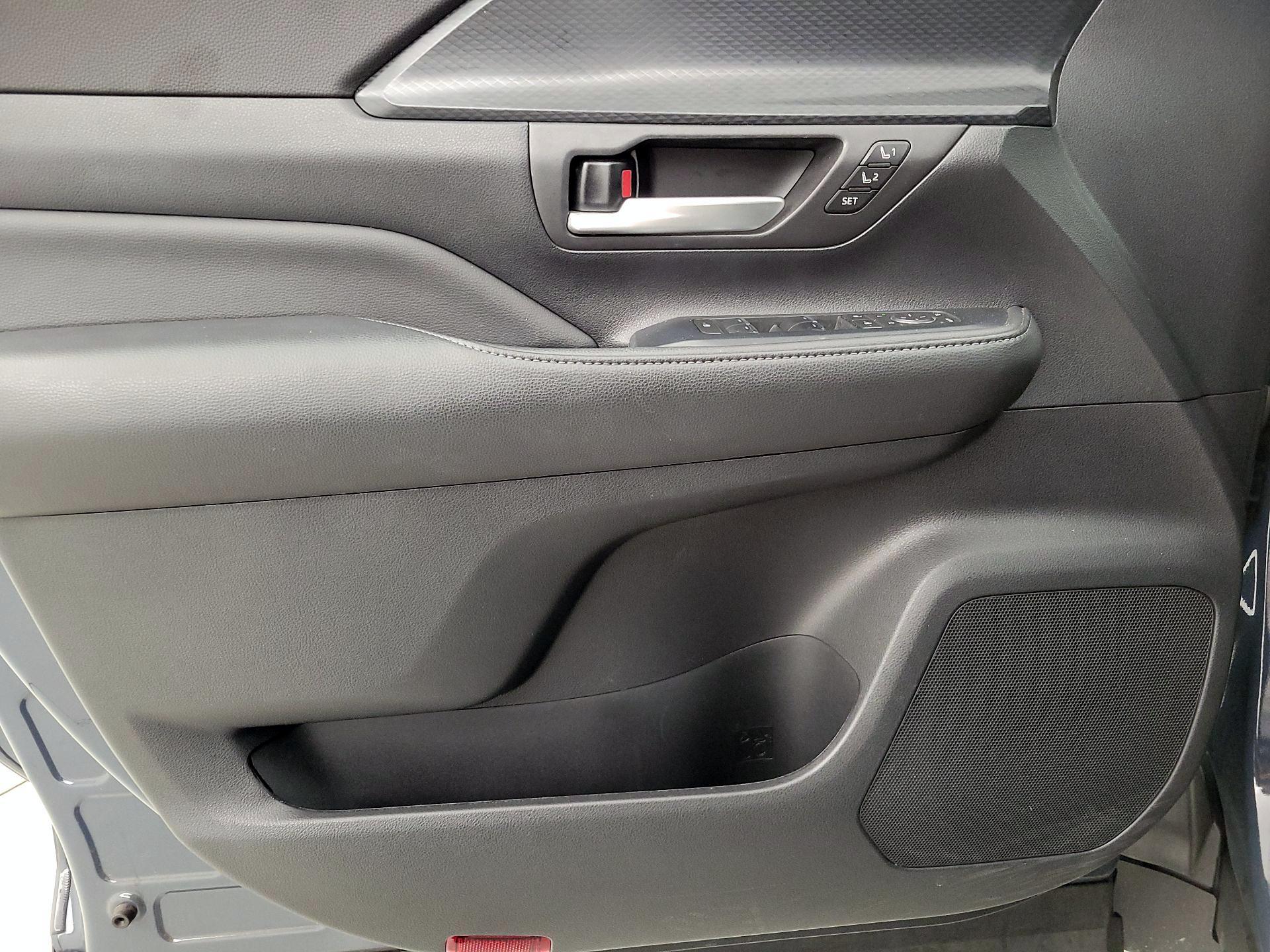 Thumbnail: 2024 Toyota Highlander - 12