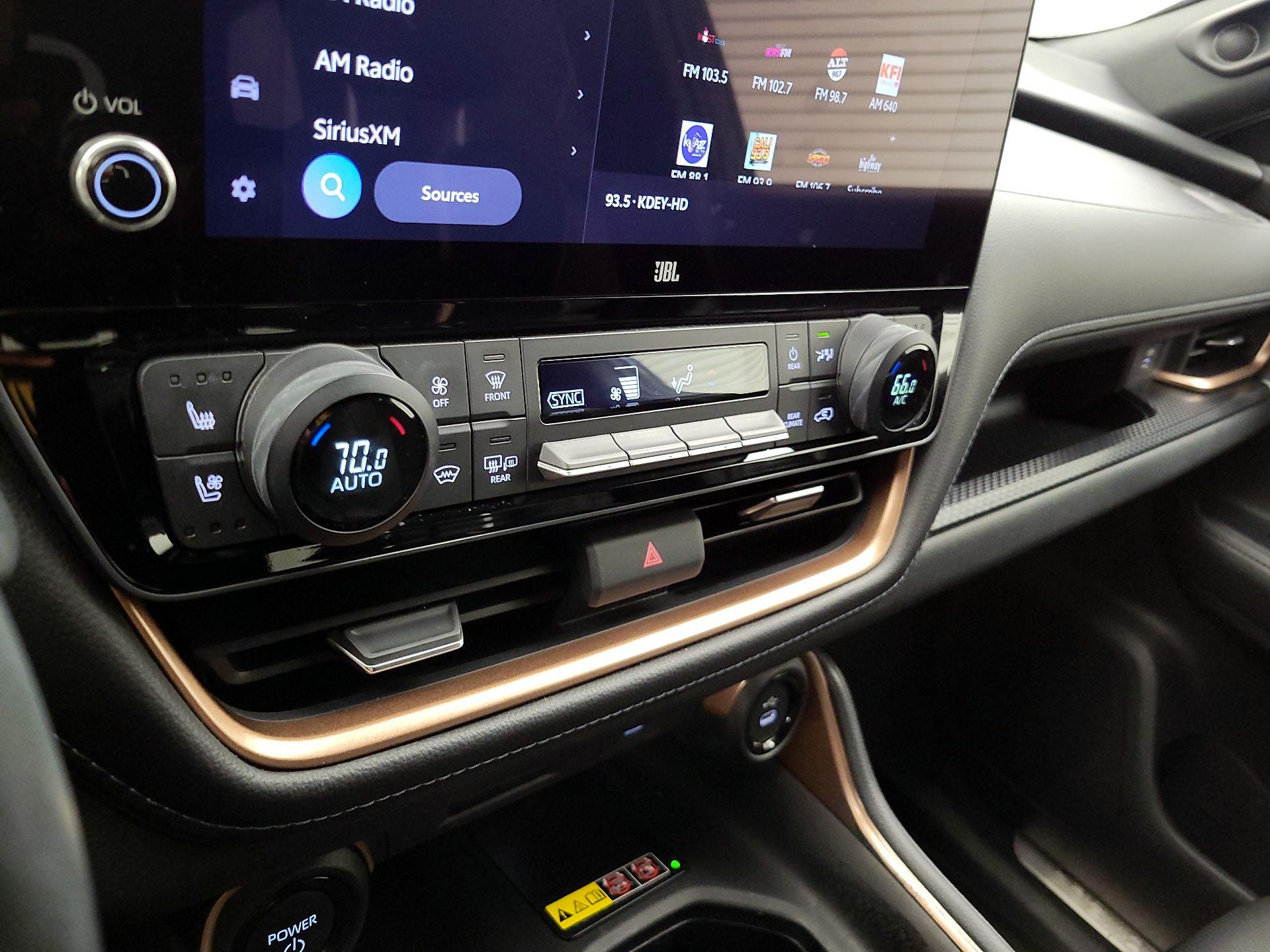 Thumbnail: 2024 Toyota Highlander - 16