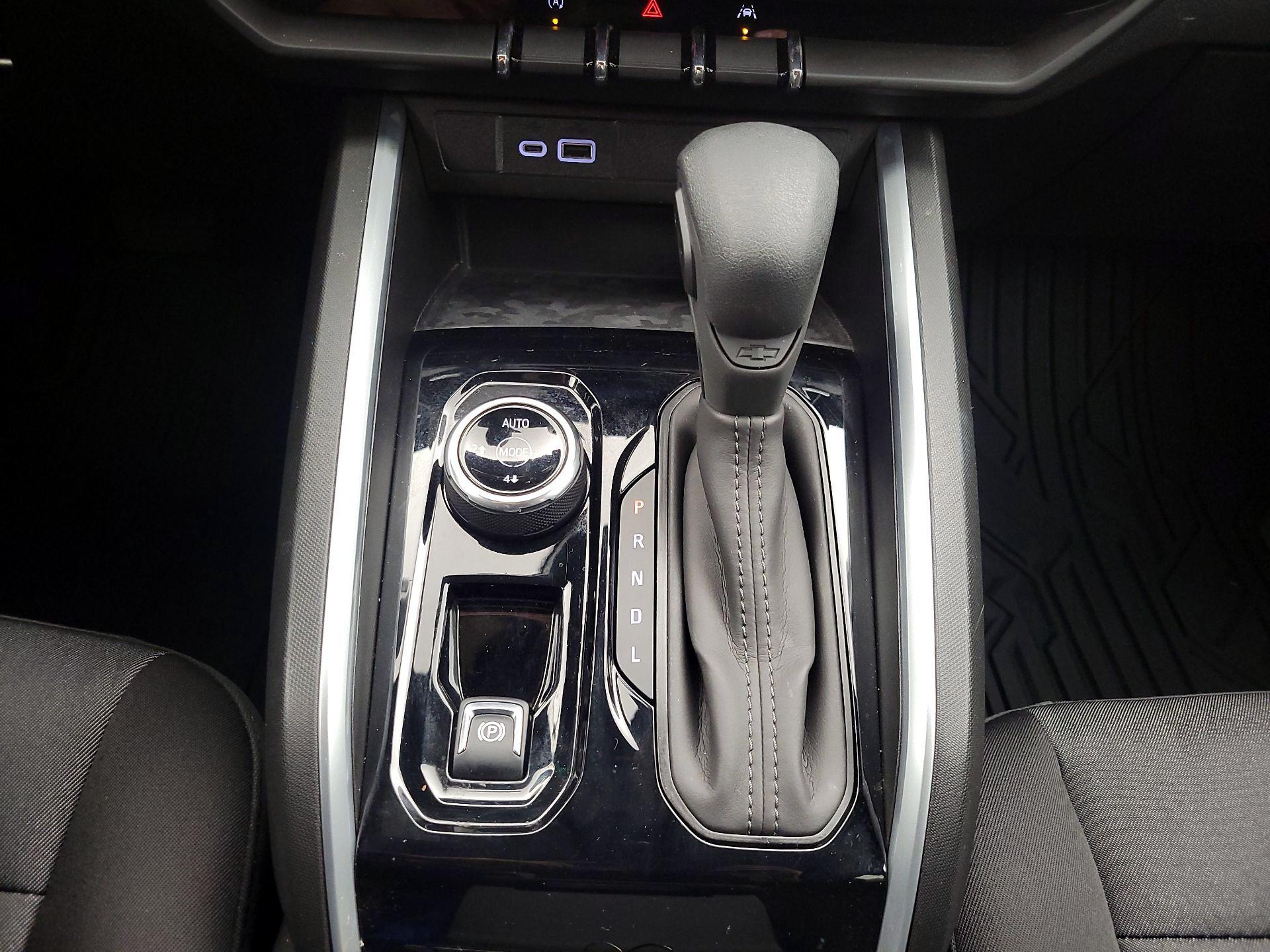 Thumbnail: 2024 Chevrolet Colorado - 18