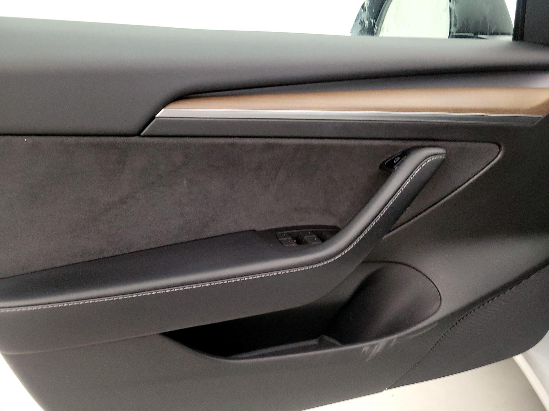 Thumbnail: 2022 Tesla Model 3 - 12