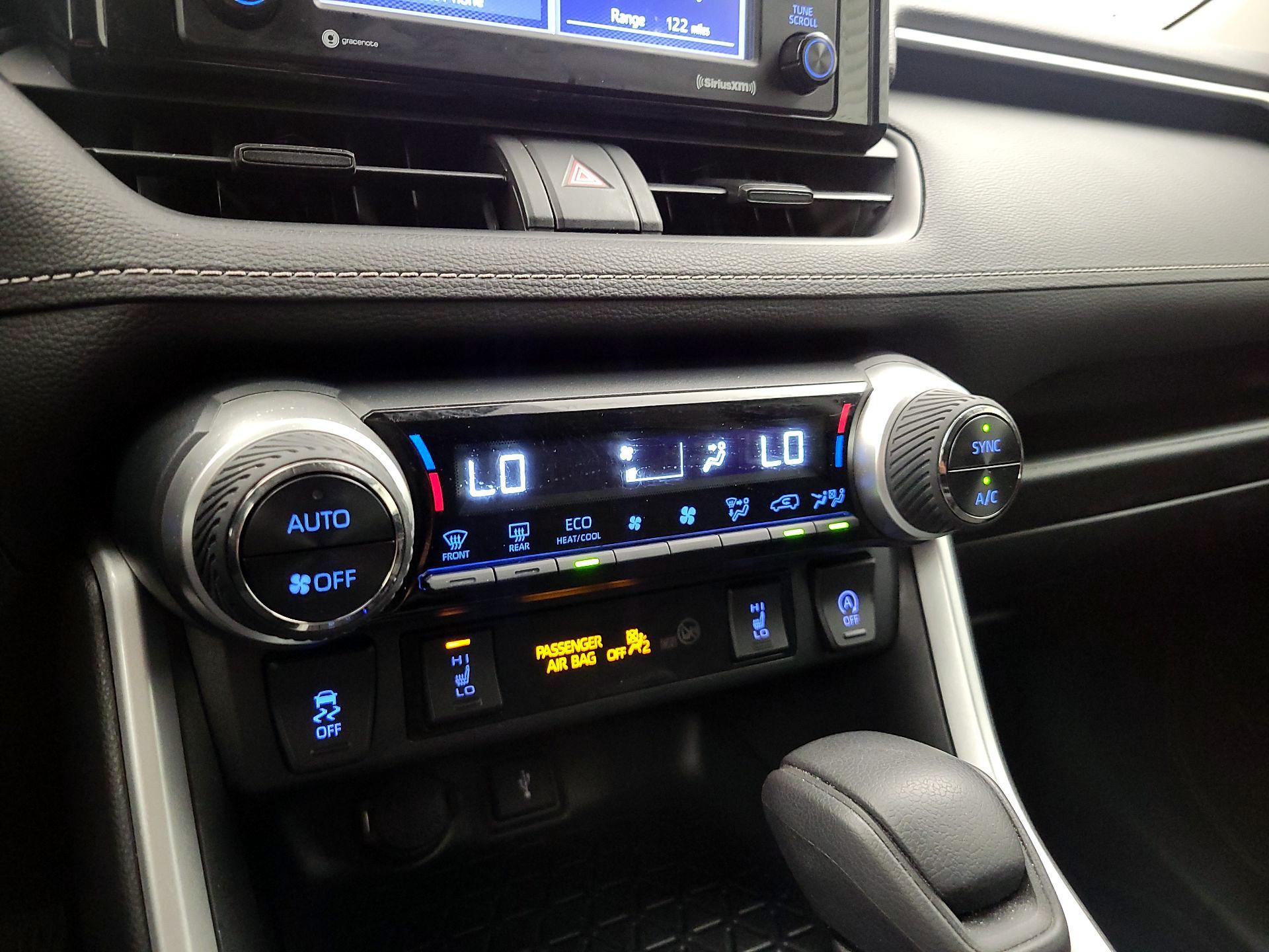 Thumbnail: 2020 Toyota RAV4 - 17