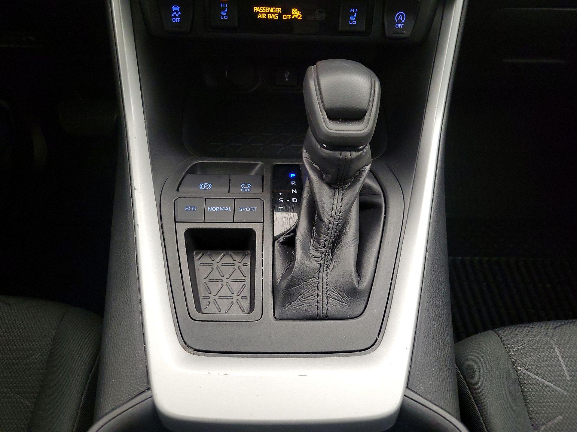 Thumbnail: 2020 Toyota RAV4 - 18