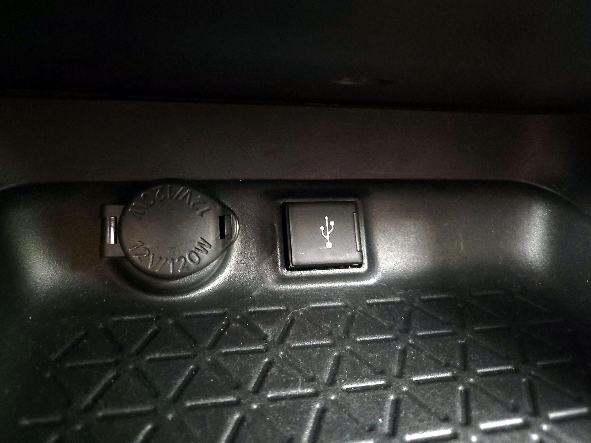 Thumbnail: 2020 Toyota RAV4 - 19