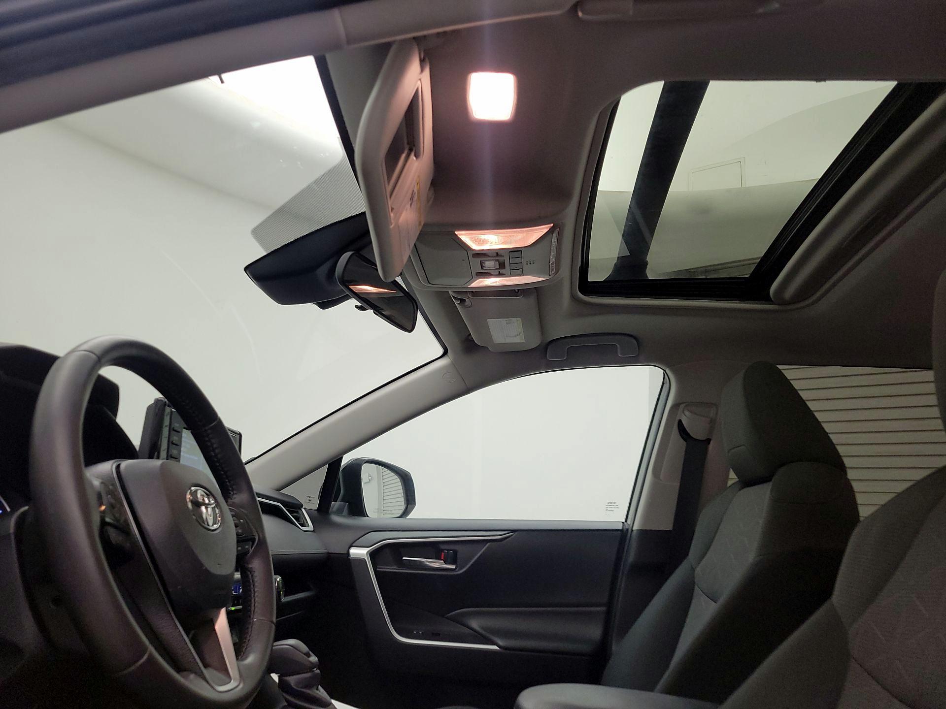 Thumbnail: 2020 Toyota RAV4 - 20