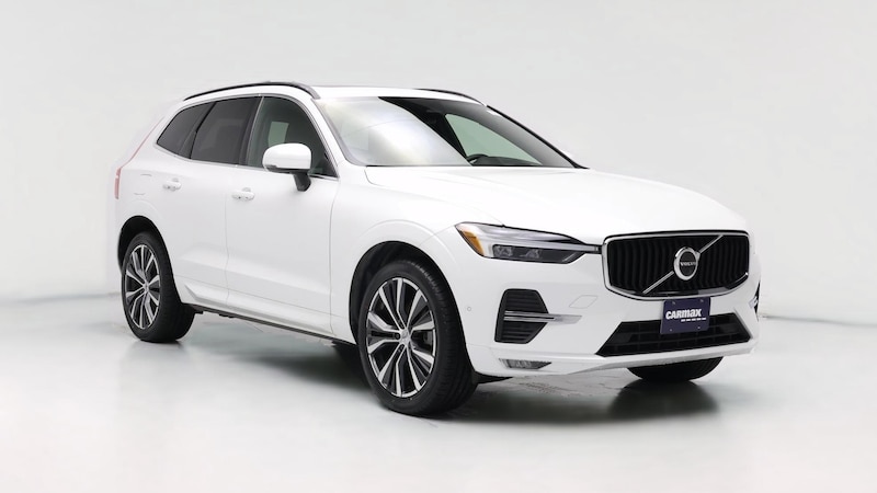 2022 Volvo XC60 B5 Momentum Hero Image