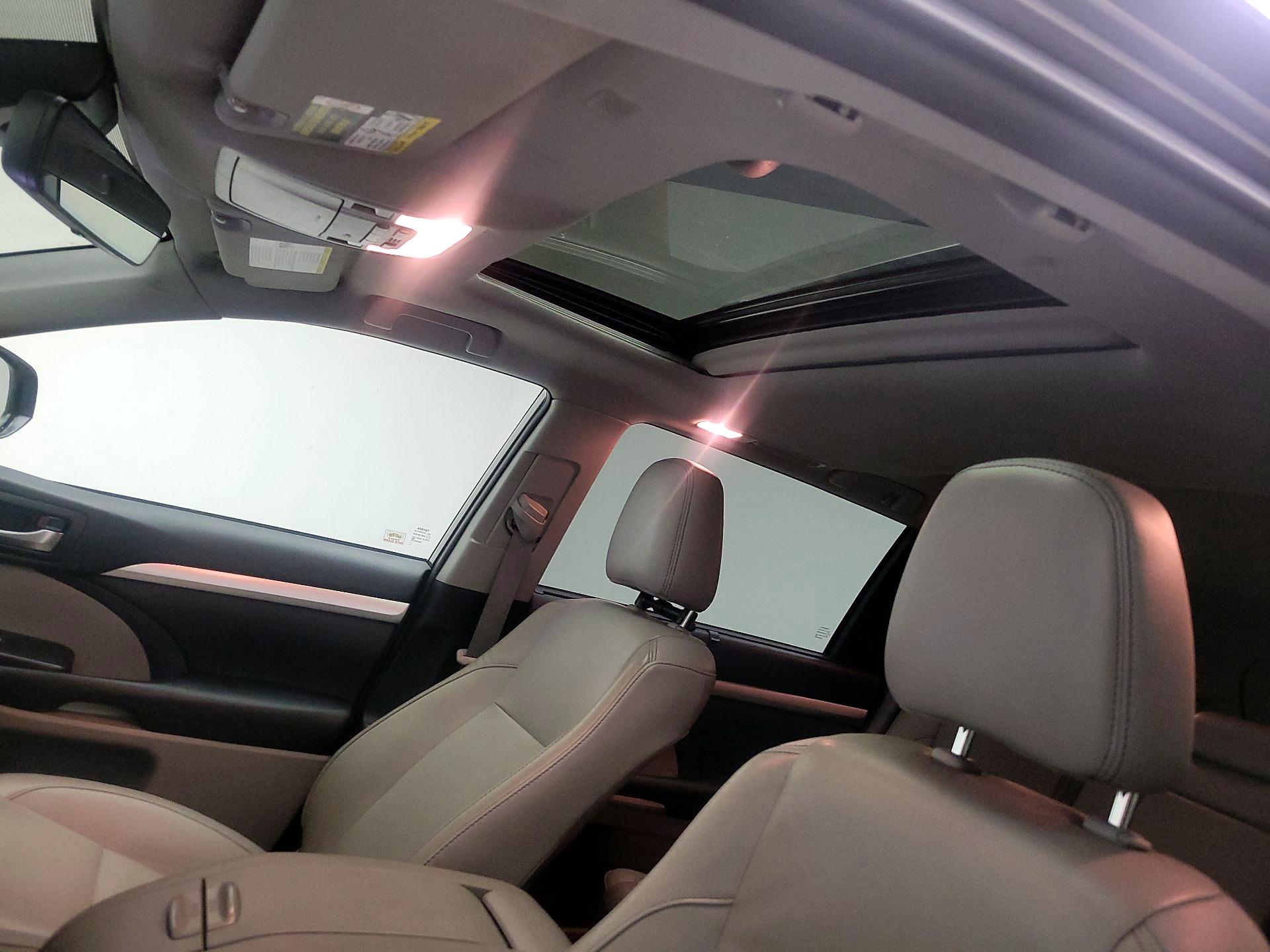 Thumbnail: 2019 Toyota Highlander - 20