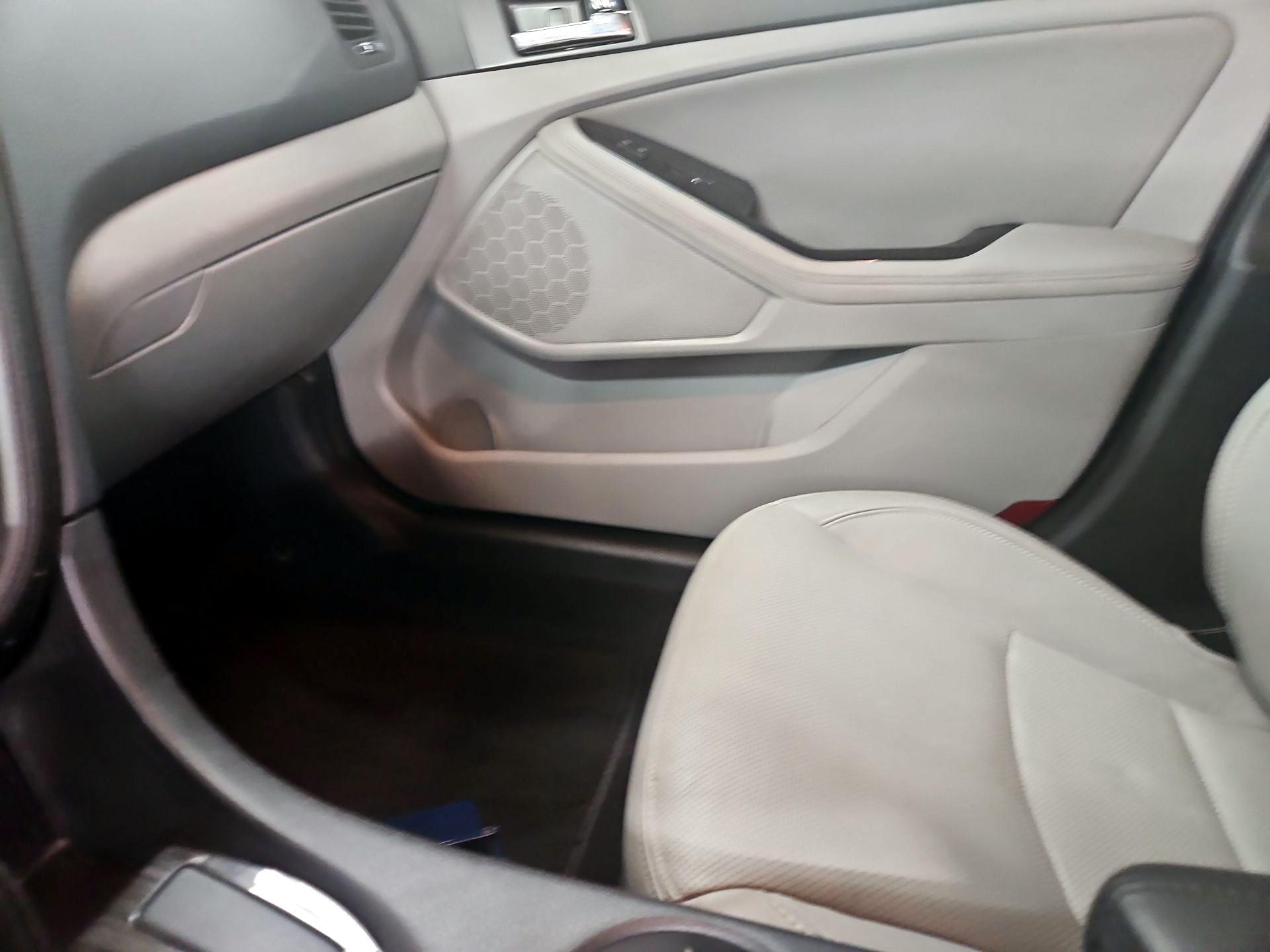 Thumbnail: 2013 Kia Optima - 11