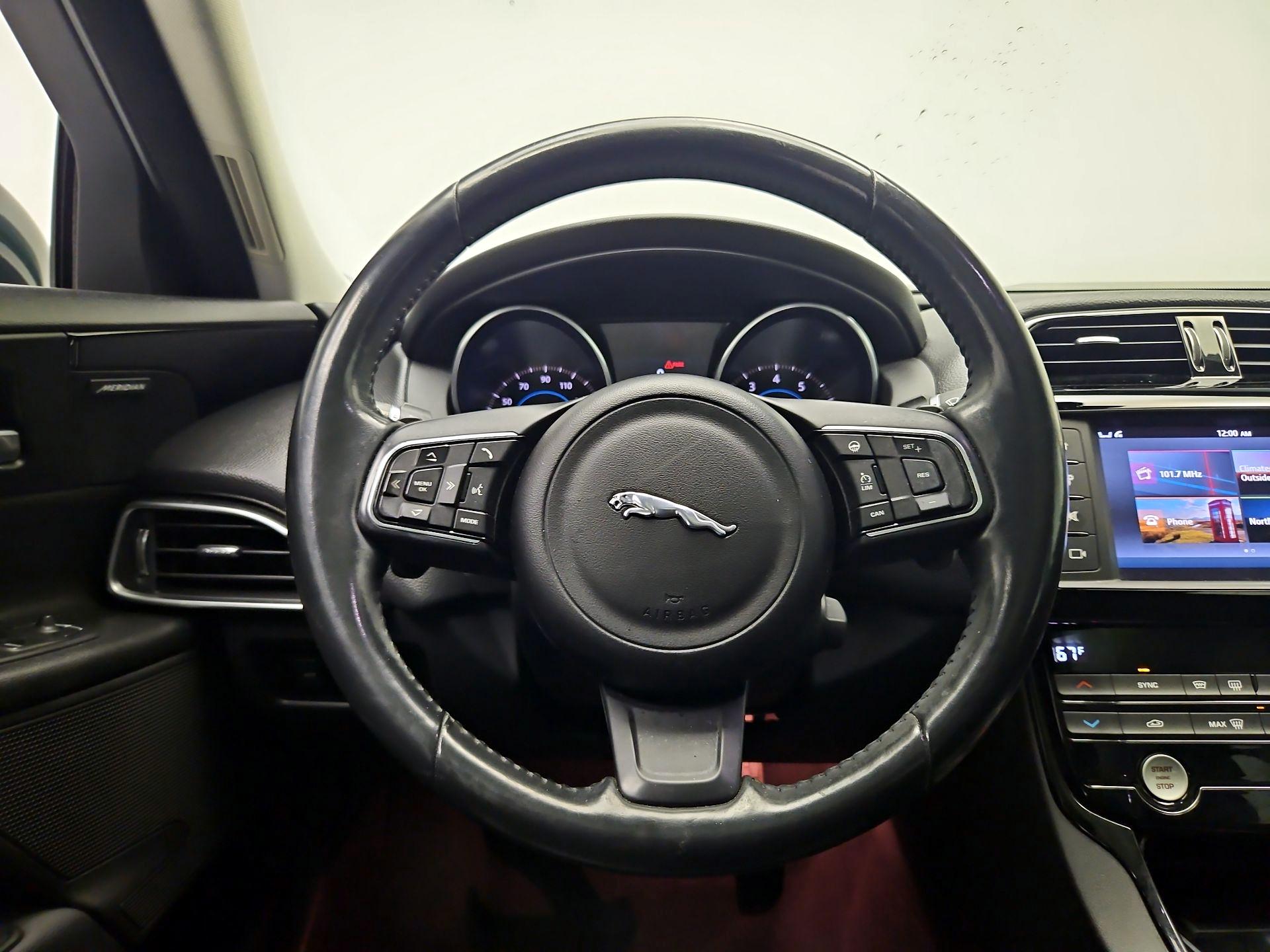 Thumbnail: 2017 Jaguar XE - 10