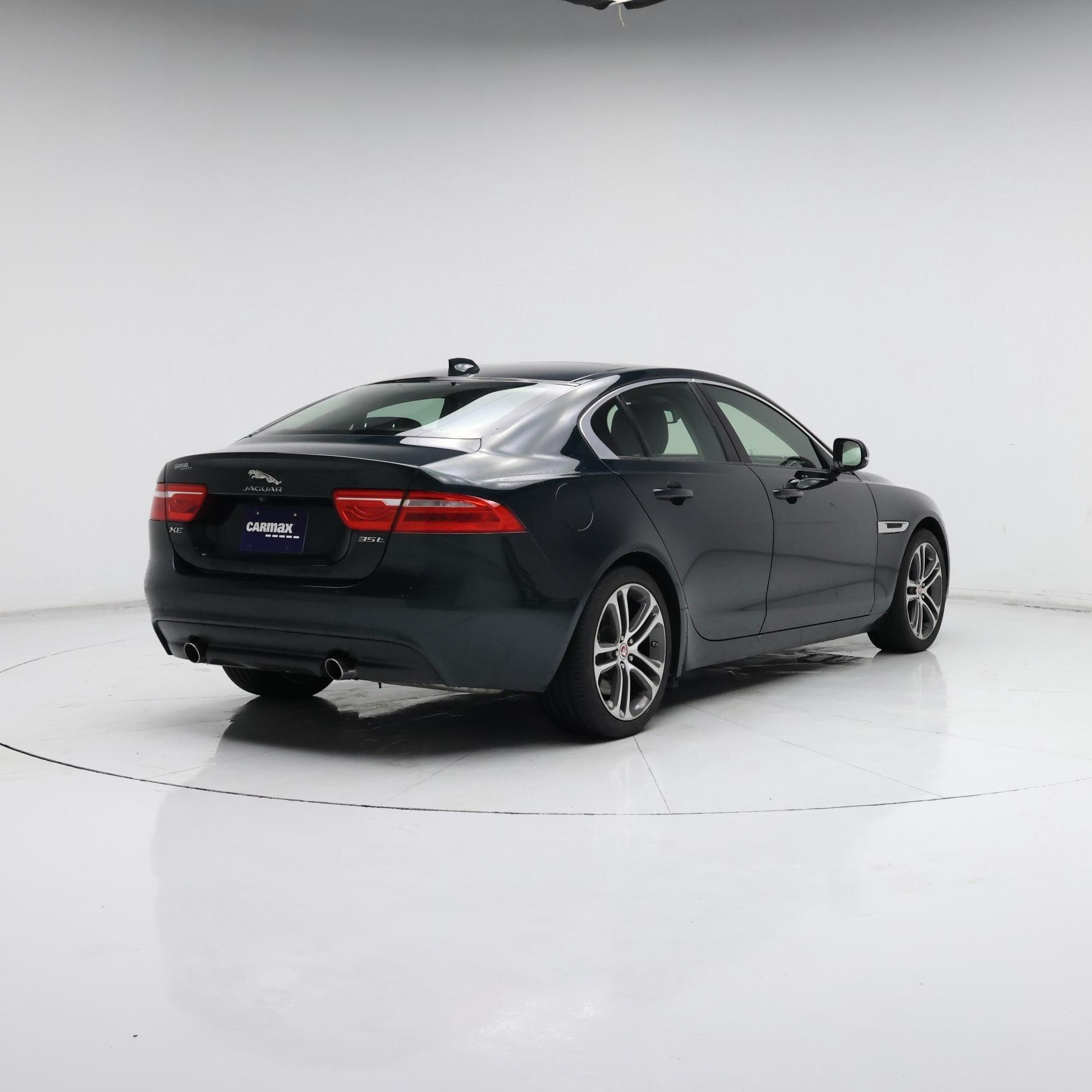 Thumbnail: 2017 Jaguar XE - 8