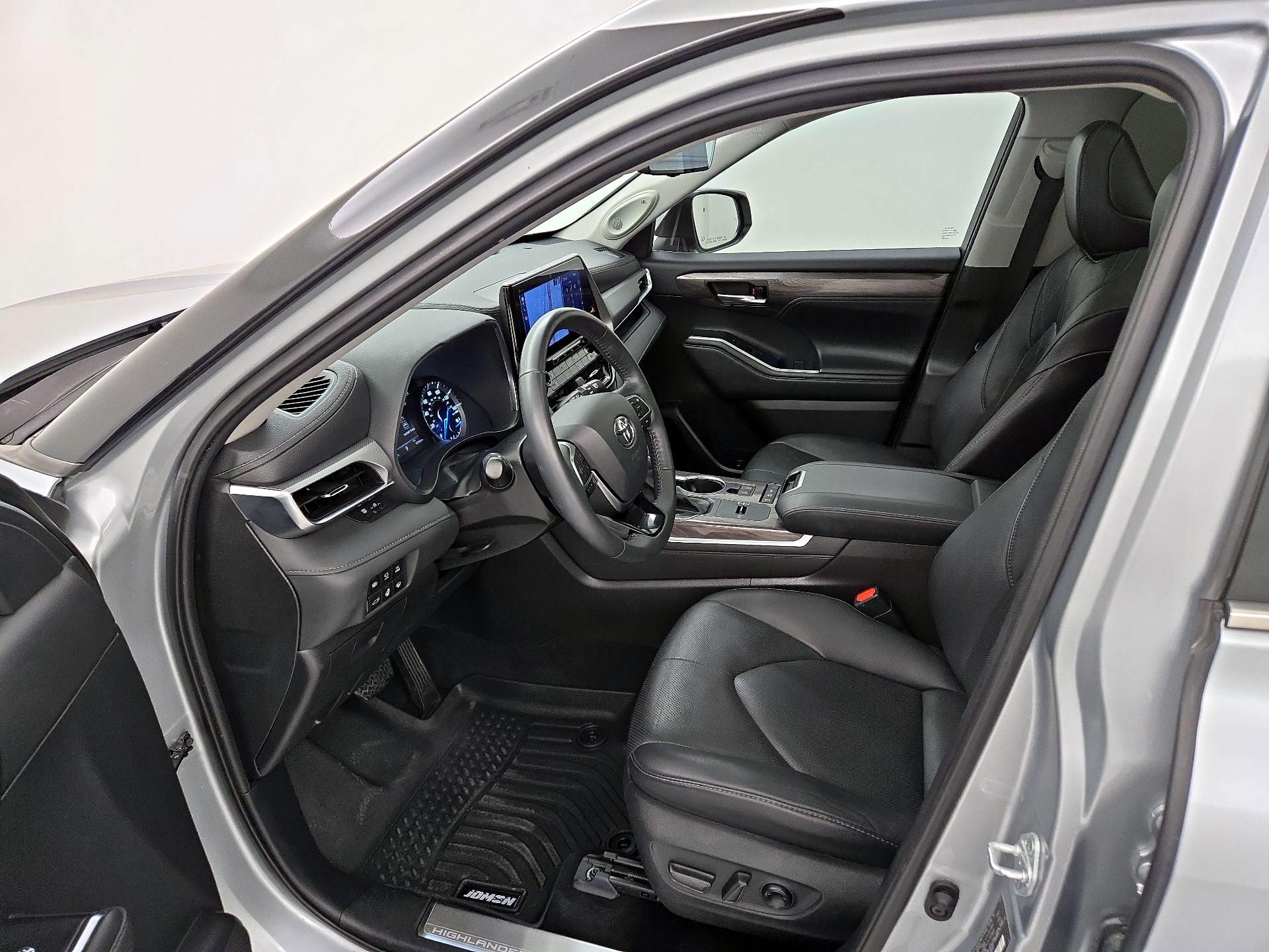 Thumbnail: 2021 Toyota Highlander - 11