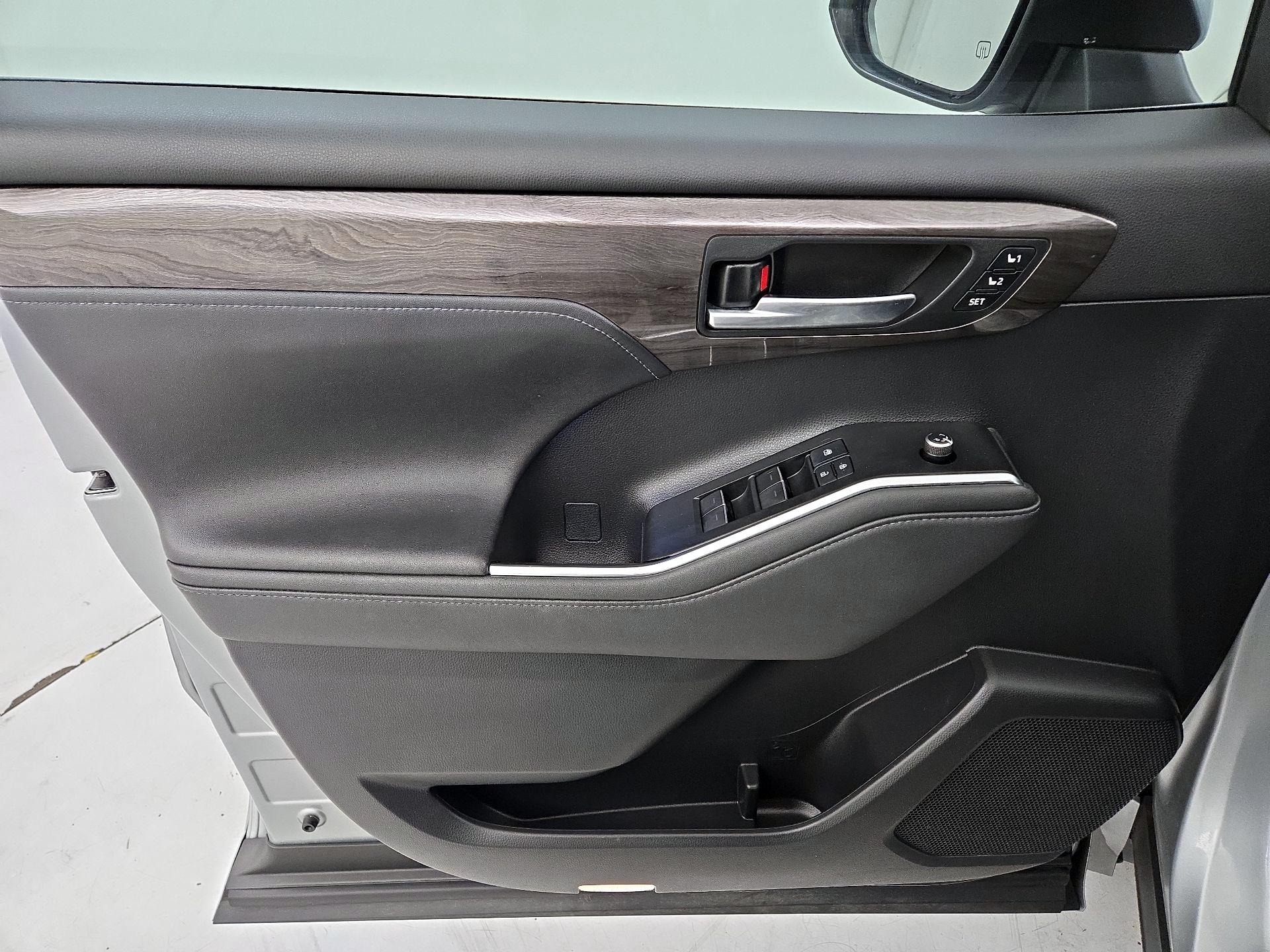 Thumbnail: 2021 Toyota Highlander - 12