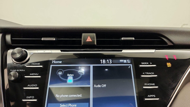 2018 Toyota Camry LE 16