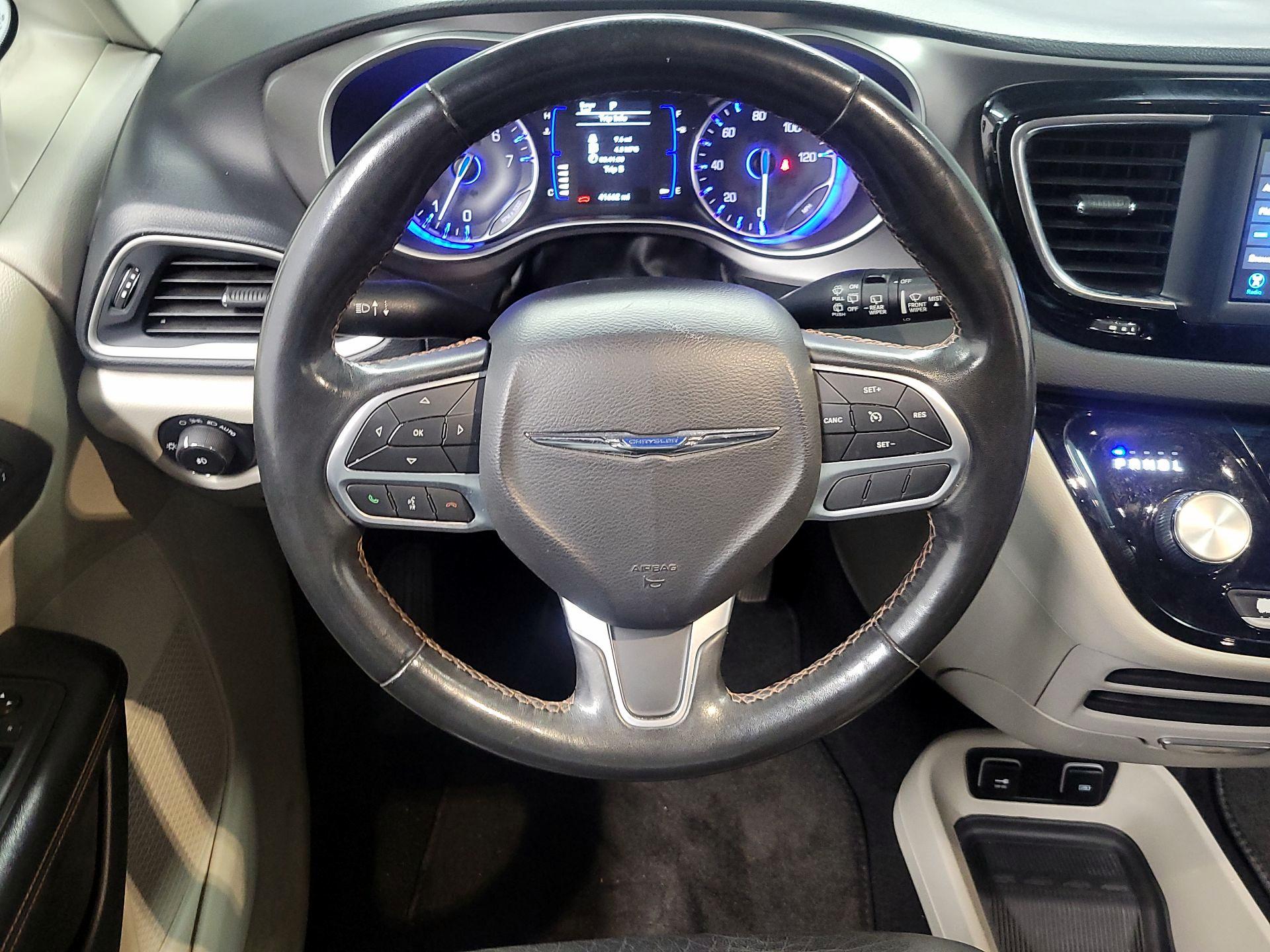 Thumbnail: 2020 Chrysler Pacifica - 10