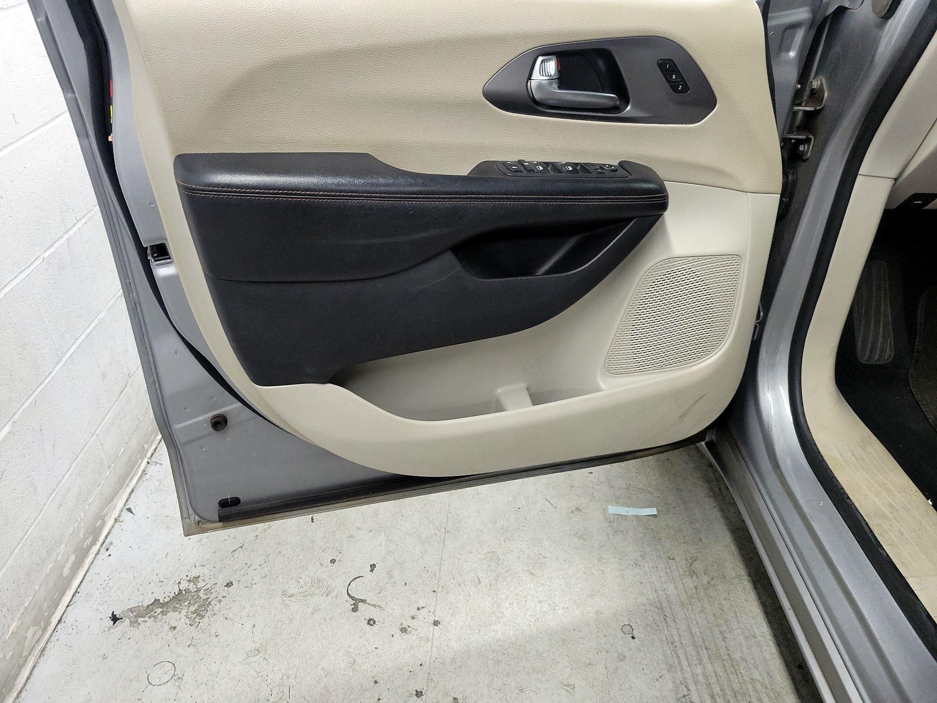 Thumbnail: 2020 Chrysler Pacifica - 12
