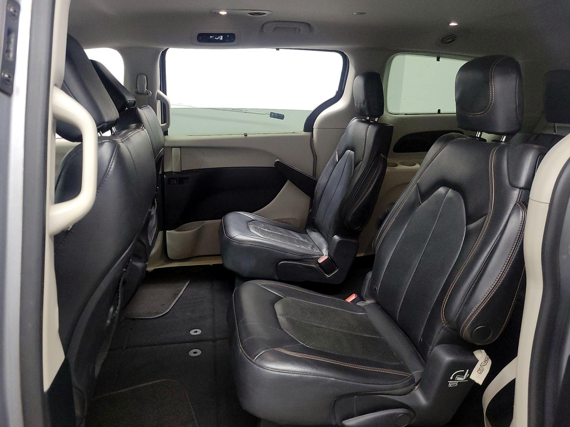Thumbnail: 2020 Chrysler Pacifica - 18
