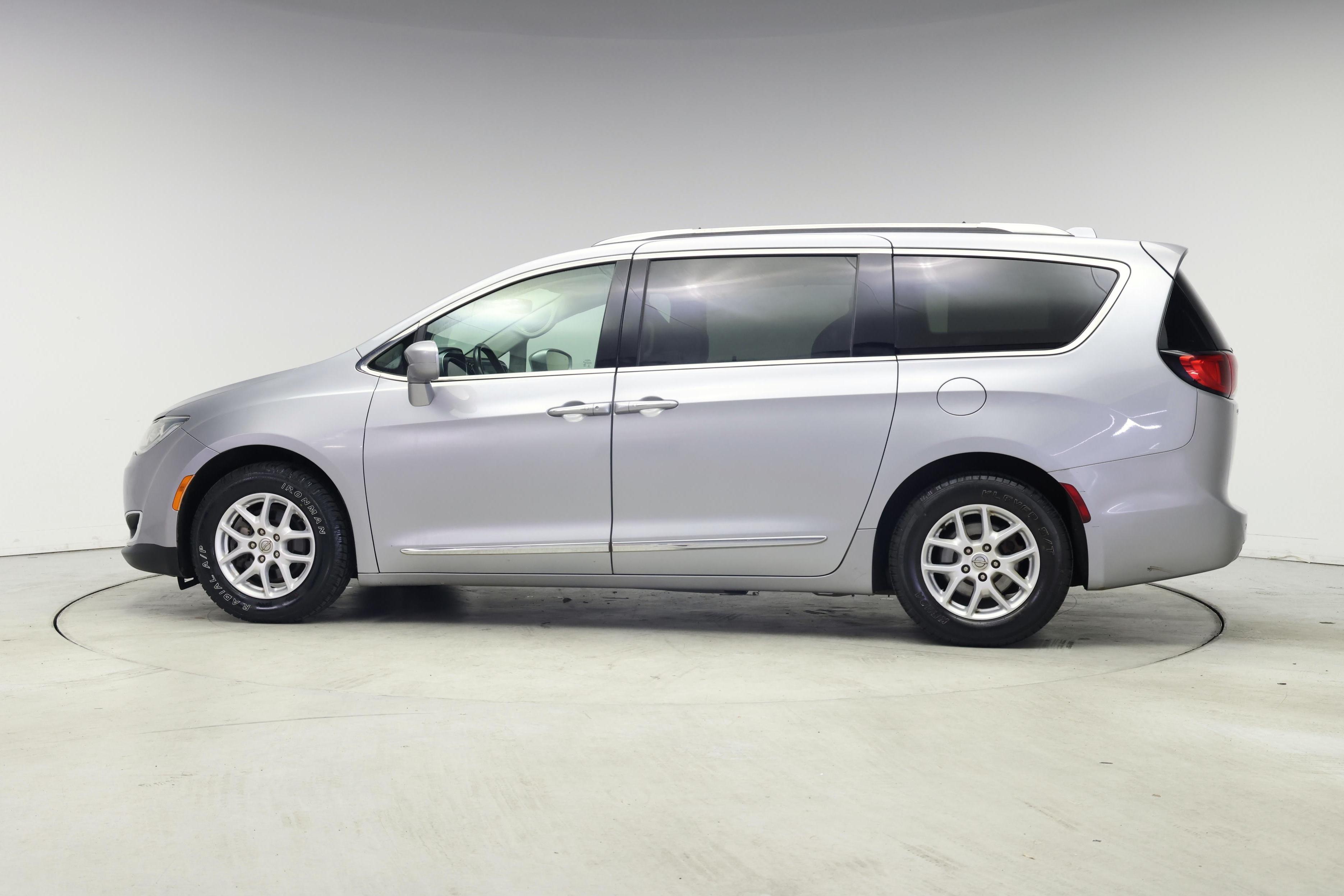 Thumbnail: 2020 Chrysler Pacifica - 3