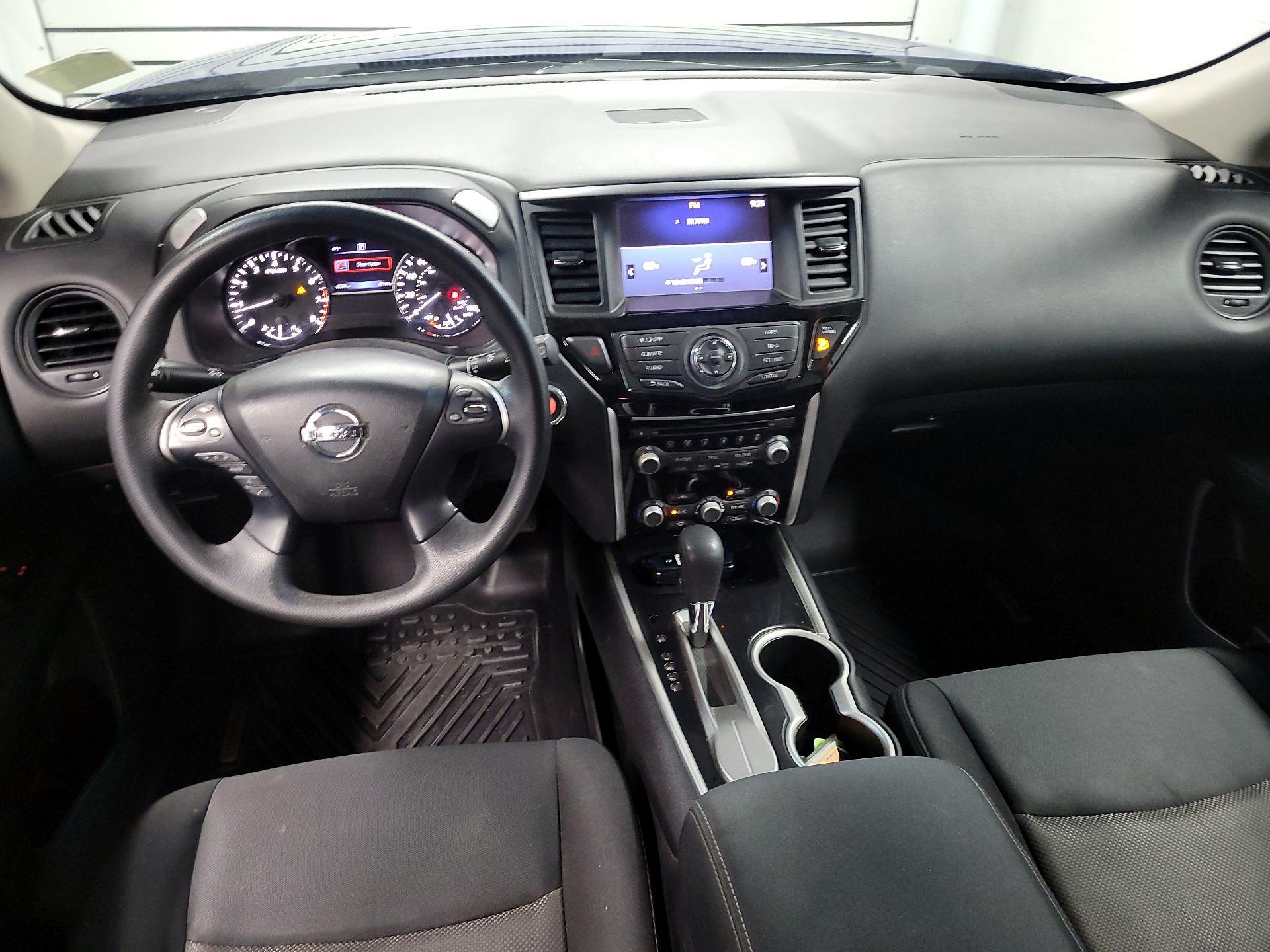 Thumbnail: 2017 Nissan Pathfinder - 9