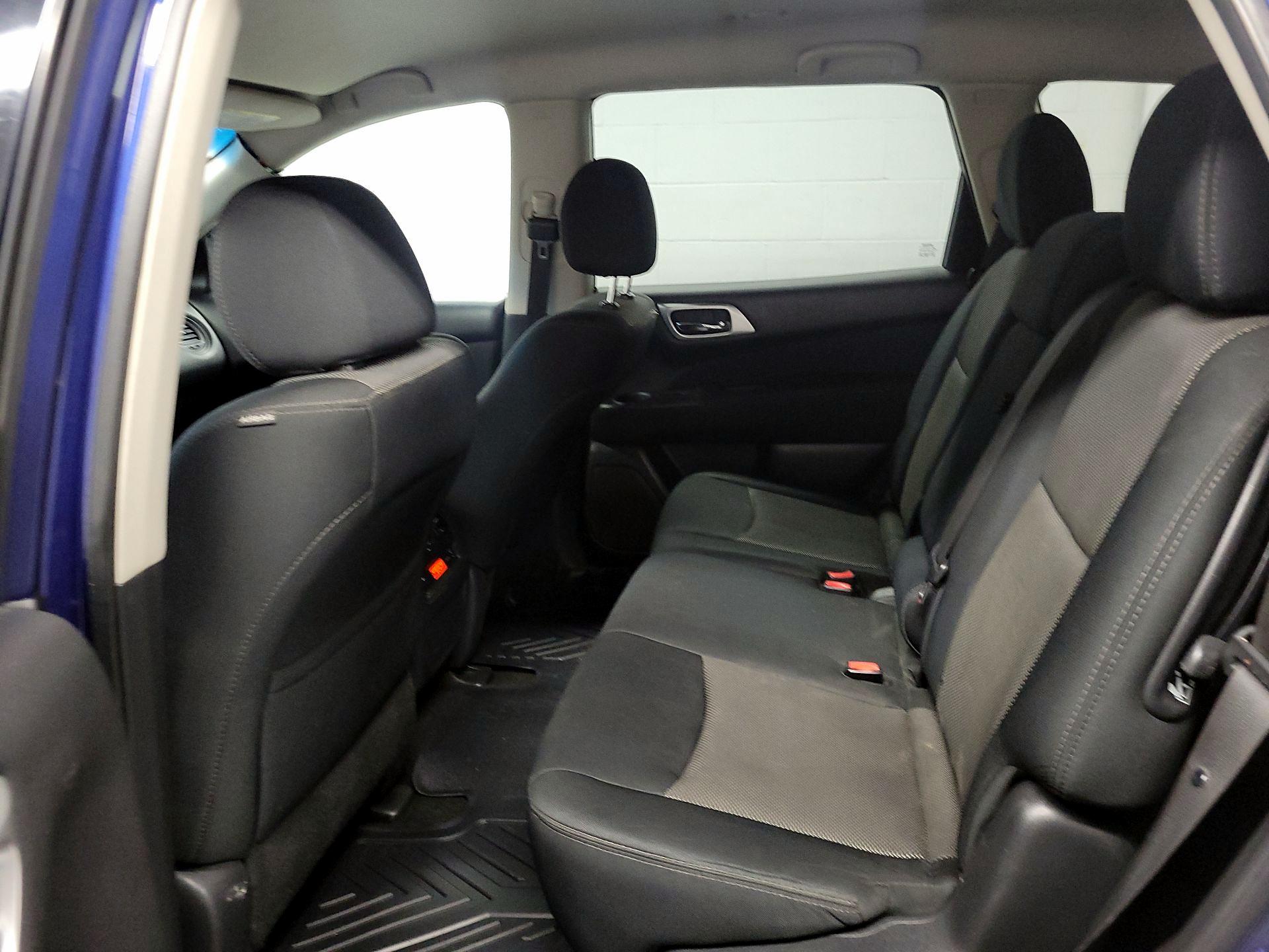 Thumbnail: 2017 Nissan Pathfinder - 18