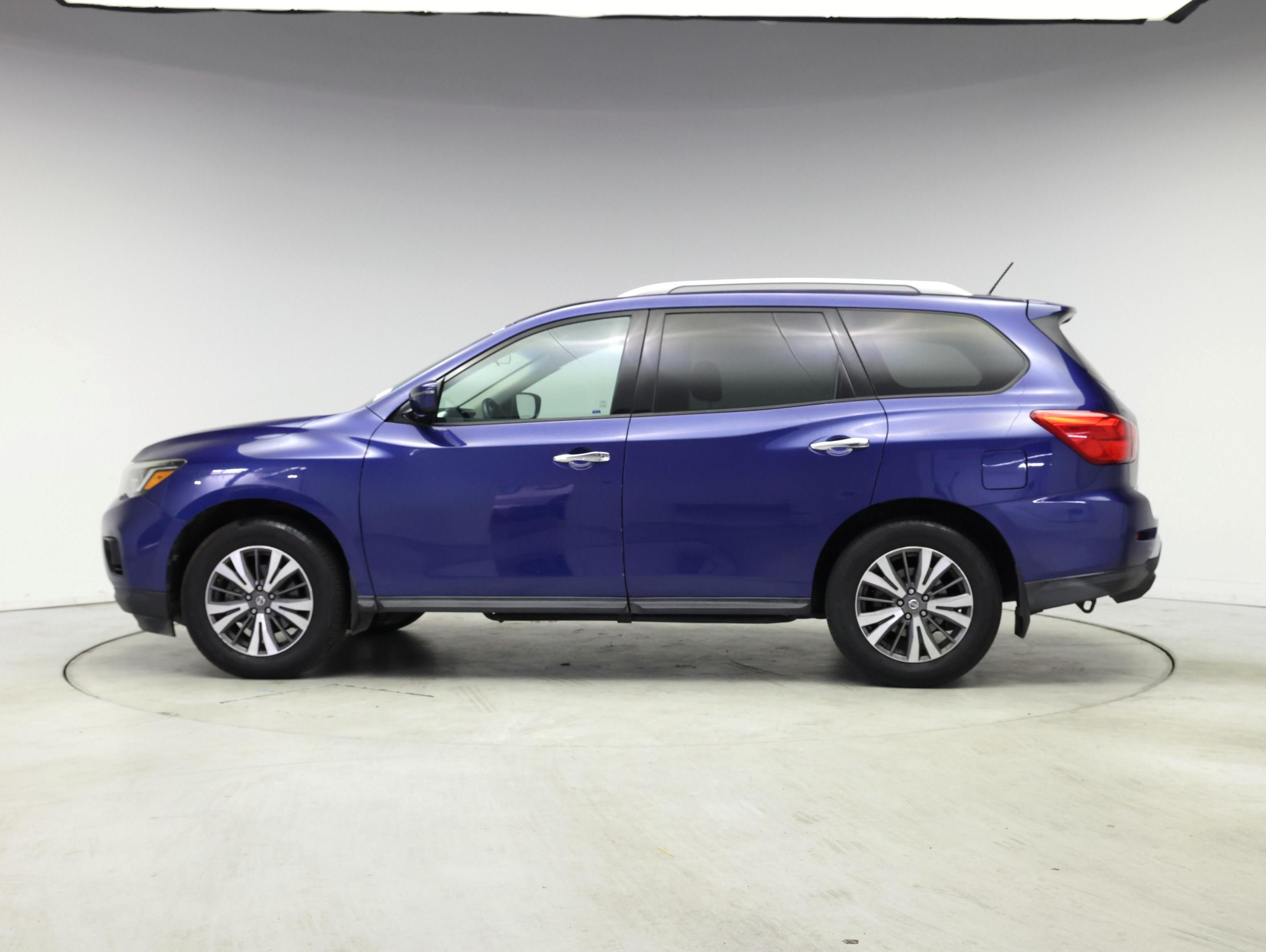 Thumbnail: 2017 Nissan Pathfinder - 3