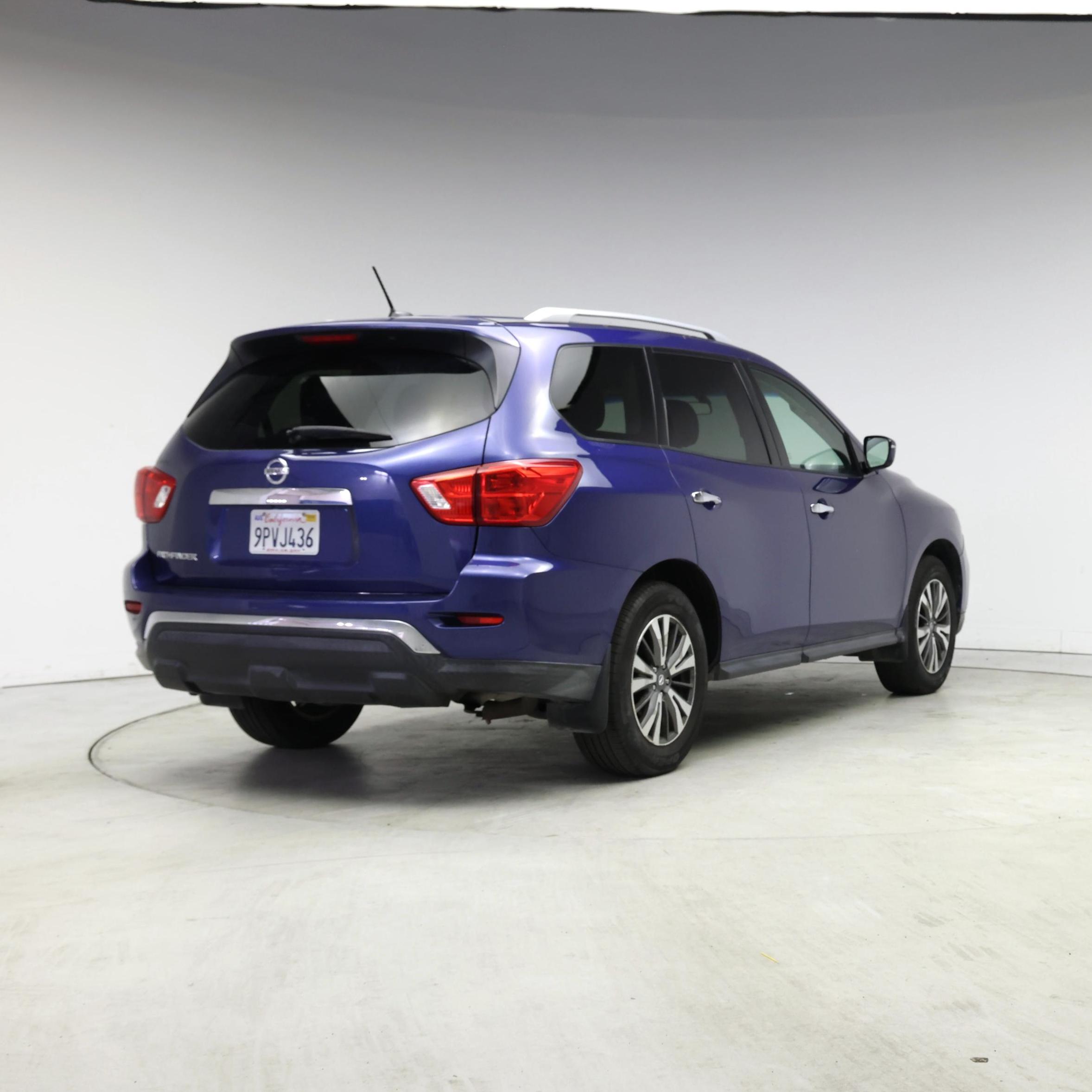 Thumbnail: 2017 Nissan Pathfinder - 8
