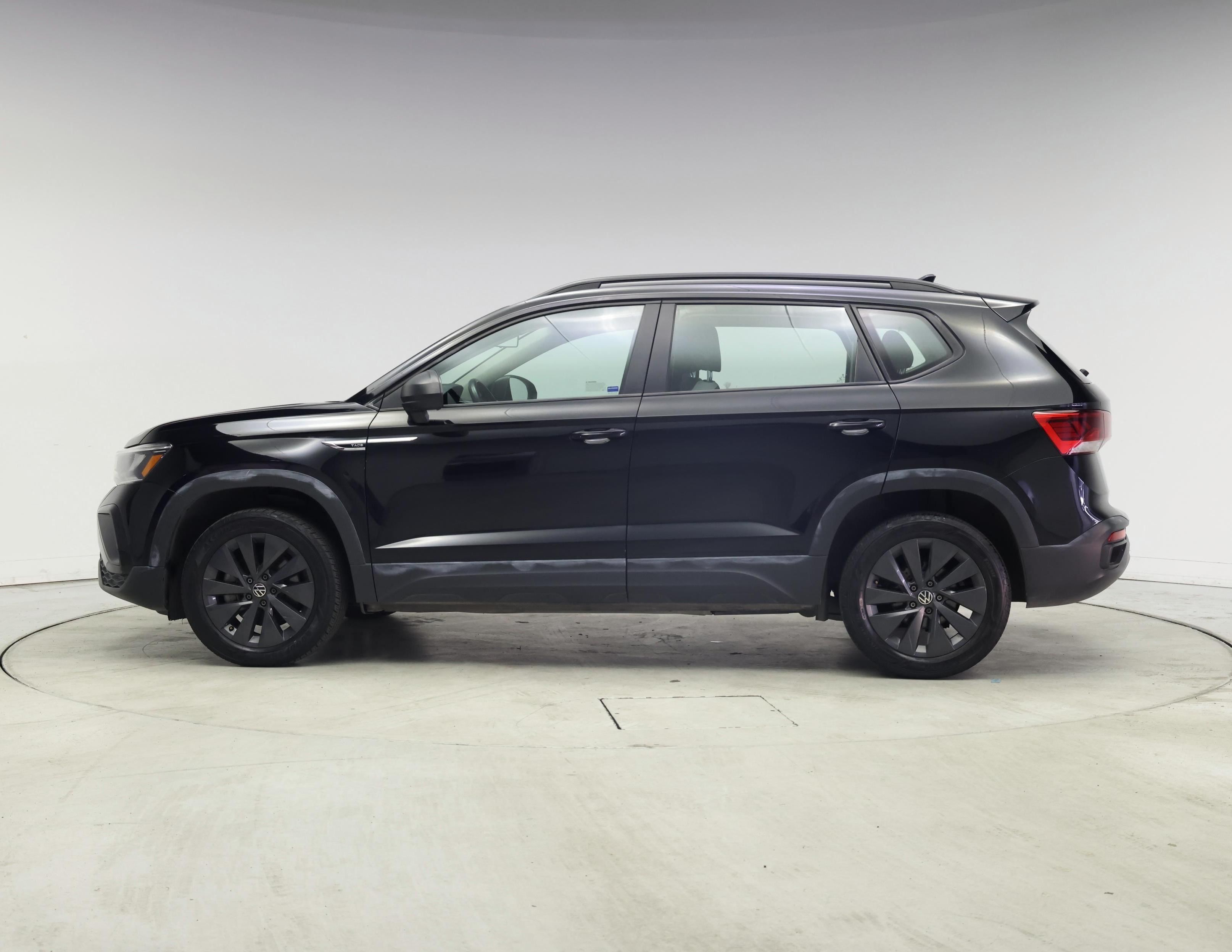 Thumbnail: 2022 Volkswagen Taos - 3