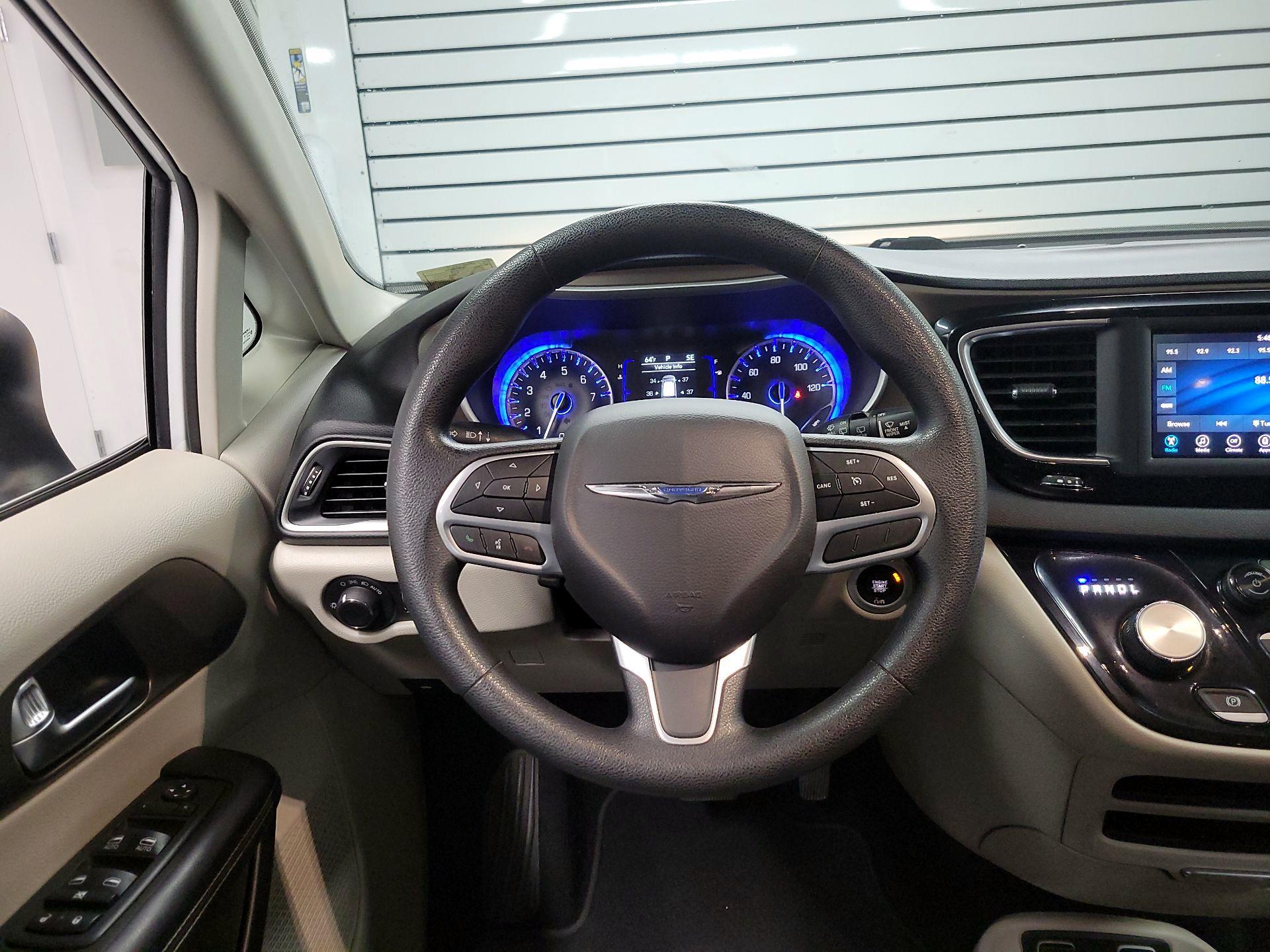 Thumbnail: 2020 Chrysler Voyager - 10