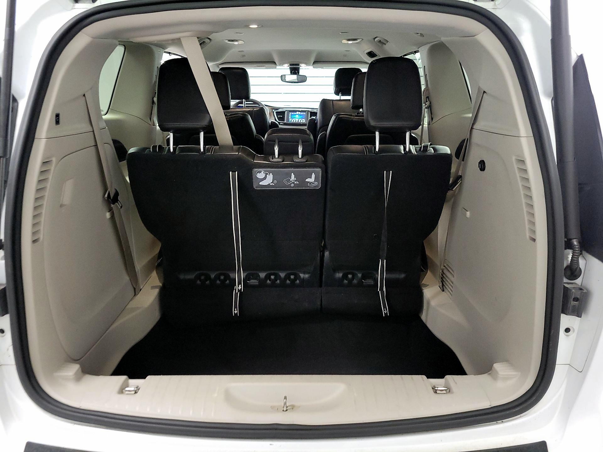 Thumbnail: 2020 Chrysler Voyager - 19