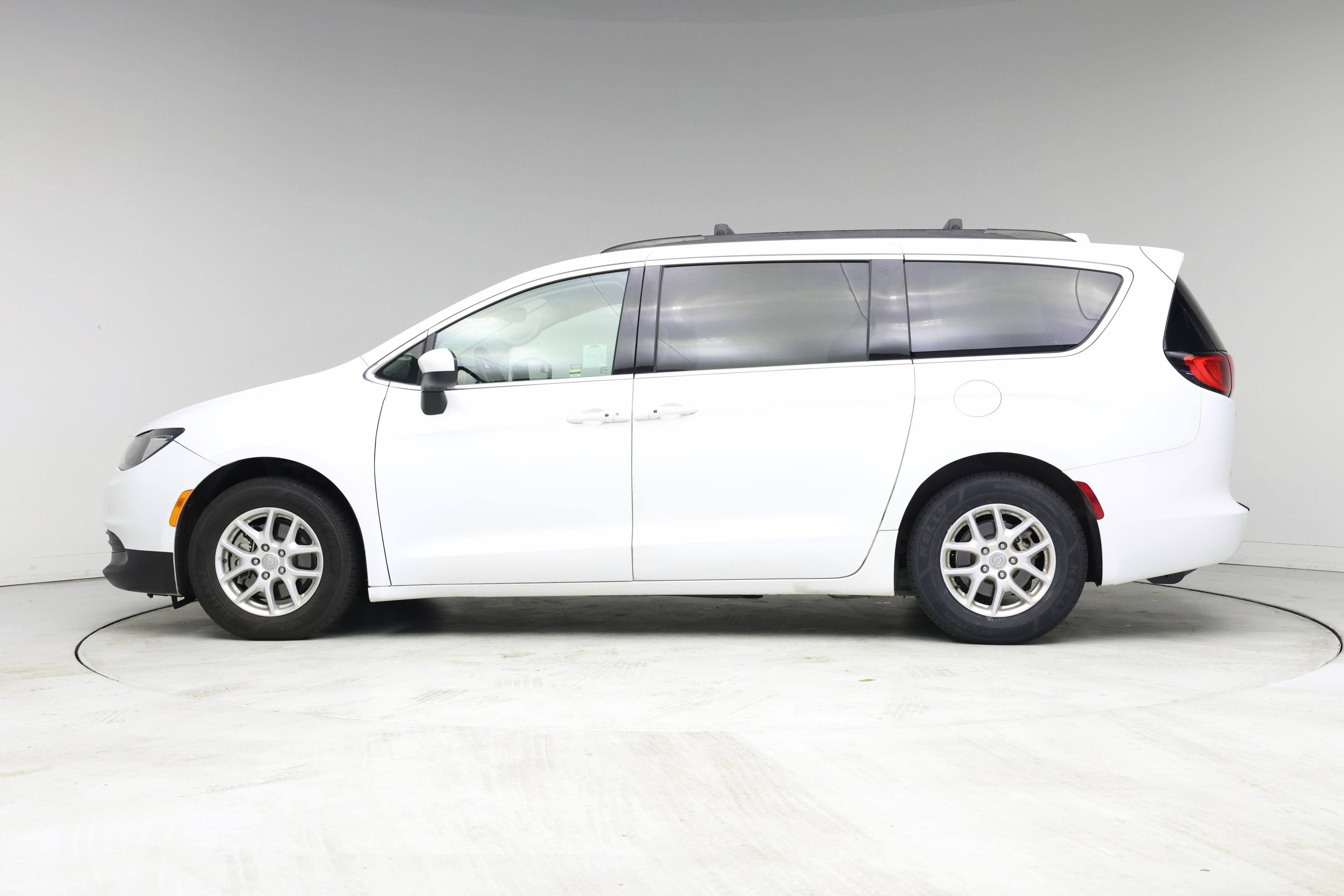 Thumbnail: 2020 Chrysler Voyager - 3